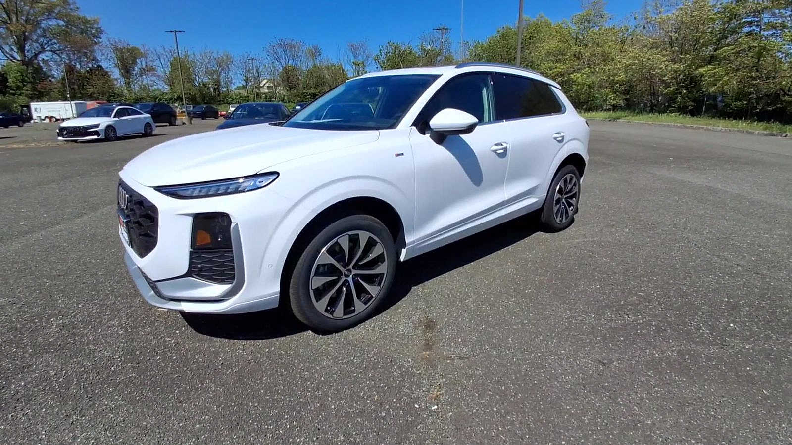 Thumbnail: 2026 Audi Q3 - 4