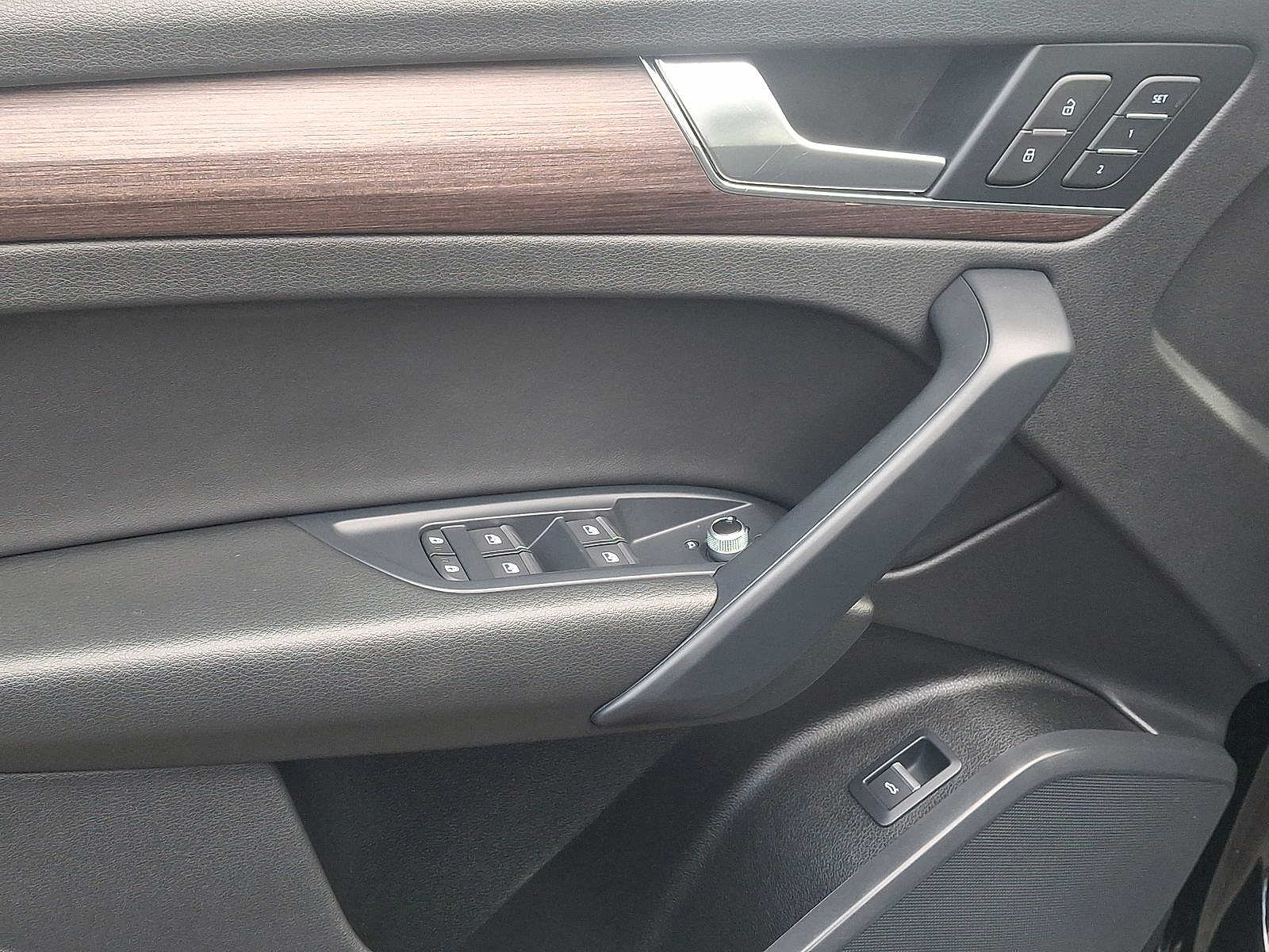 Thumbnail: 2023 Audi Q5 - 10