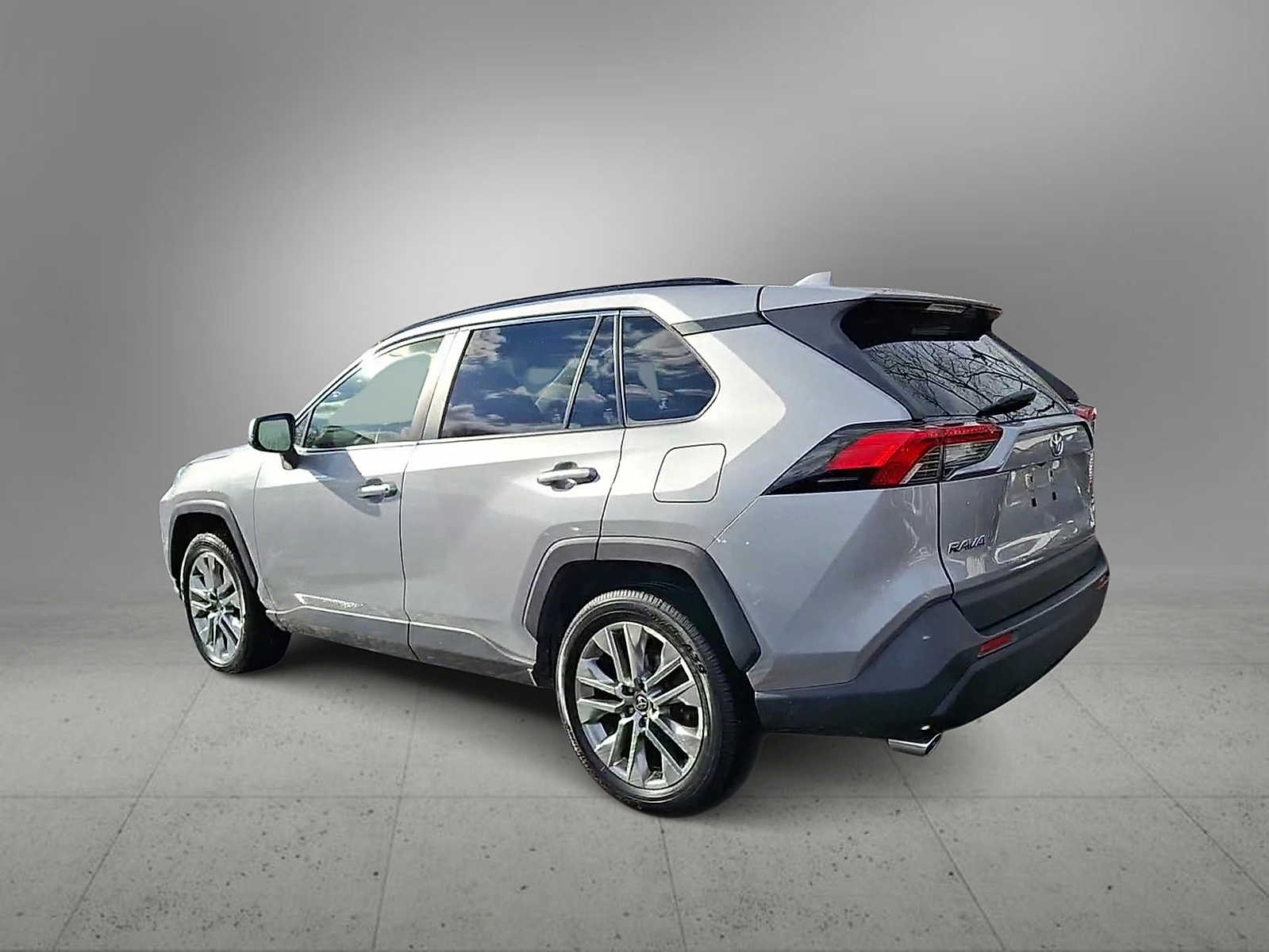 Thumbnail: 2019 Toyota RAV4 - 9