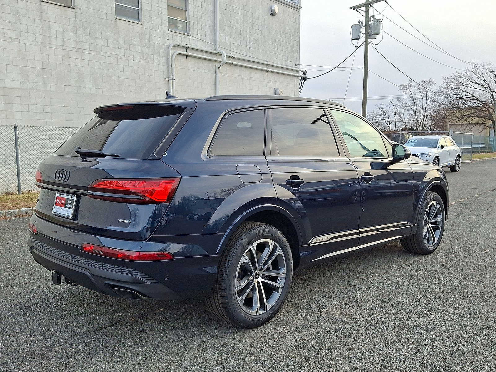 Thumbnail: 2026 Audi Q7 - 11