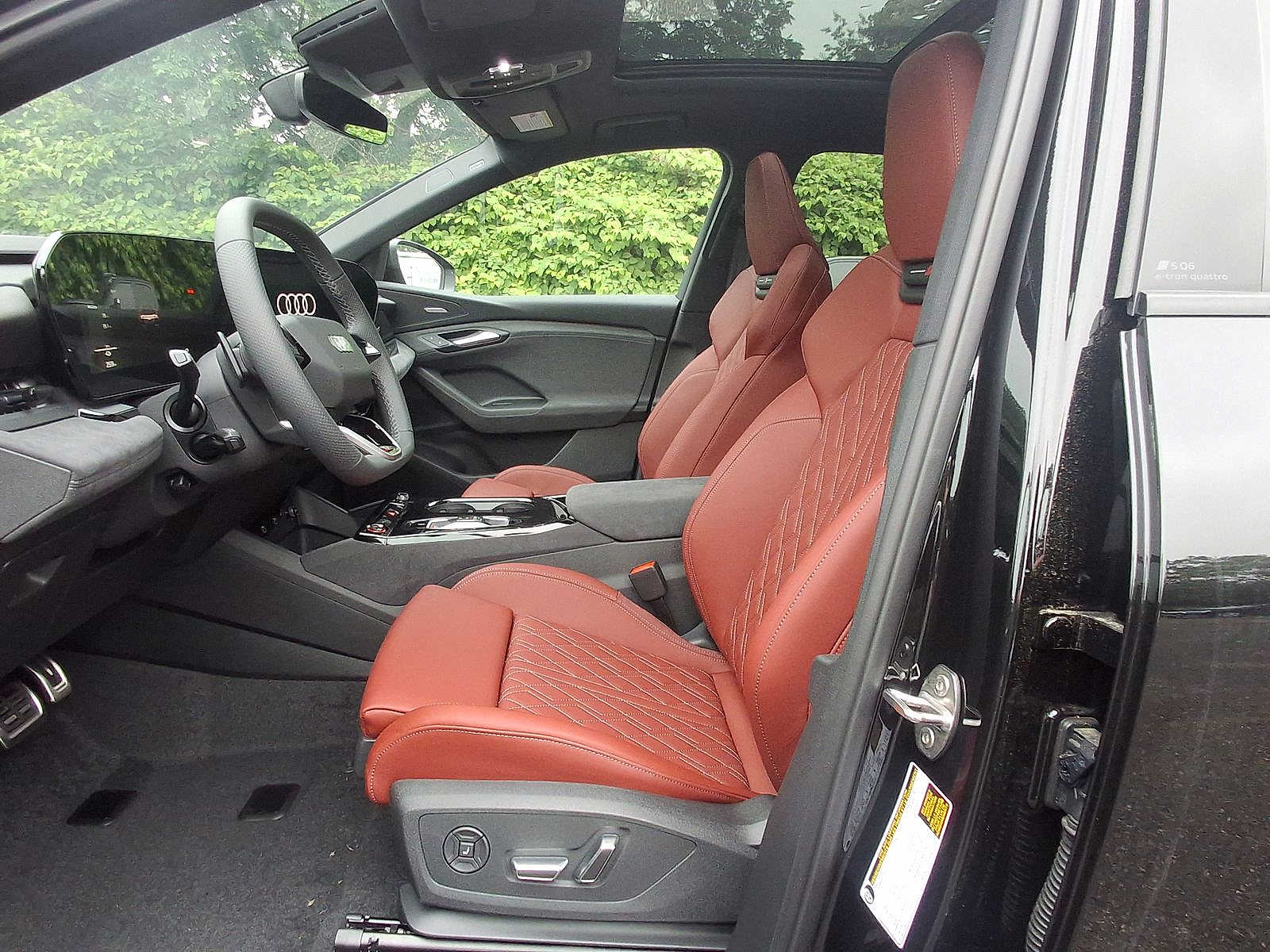 Thumbnail: 2025 Audi SQ6 e-tron - 13