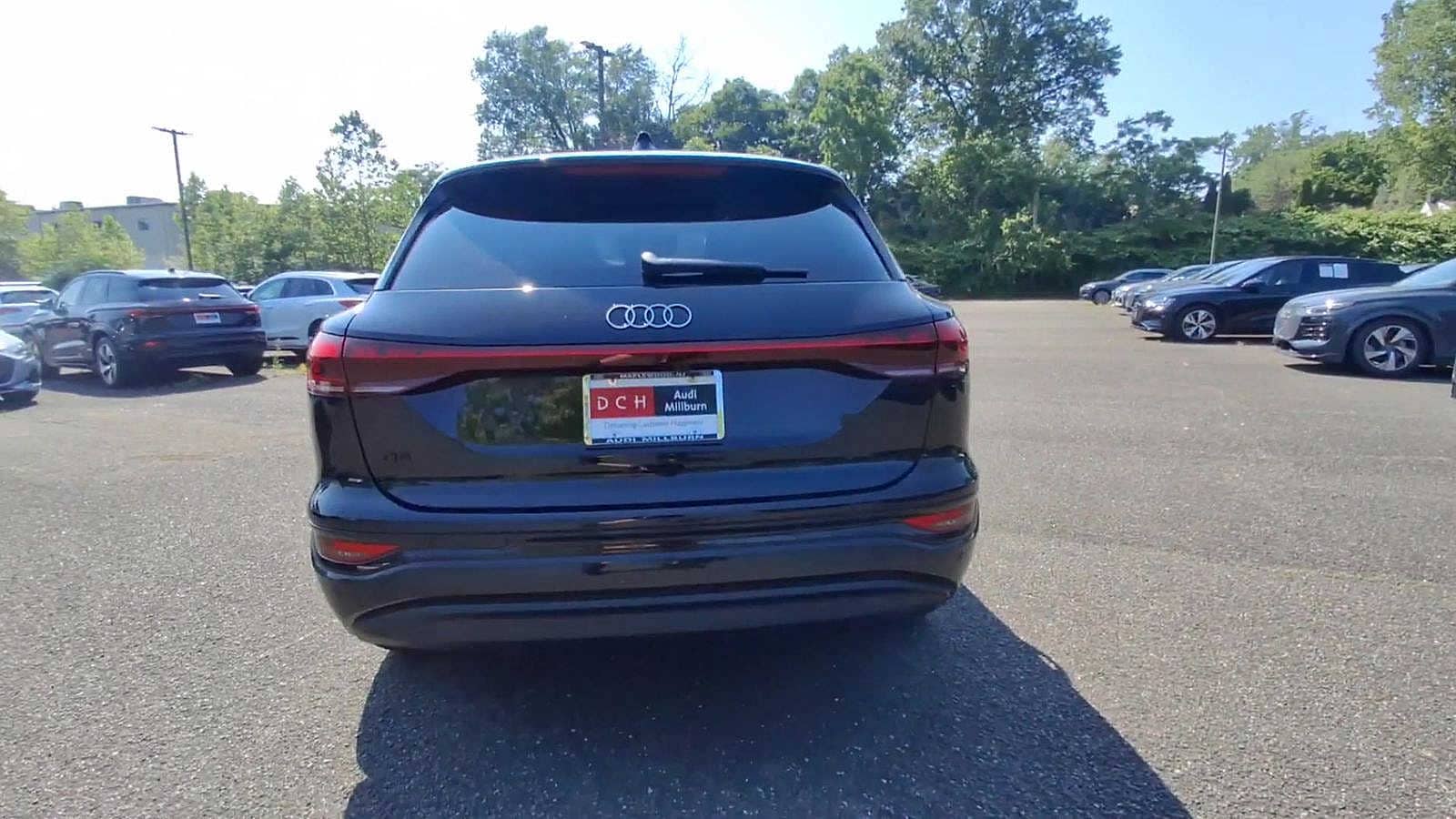 Thumbnail: 2025 Audi Q6 e-tron - 7