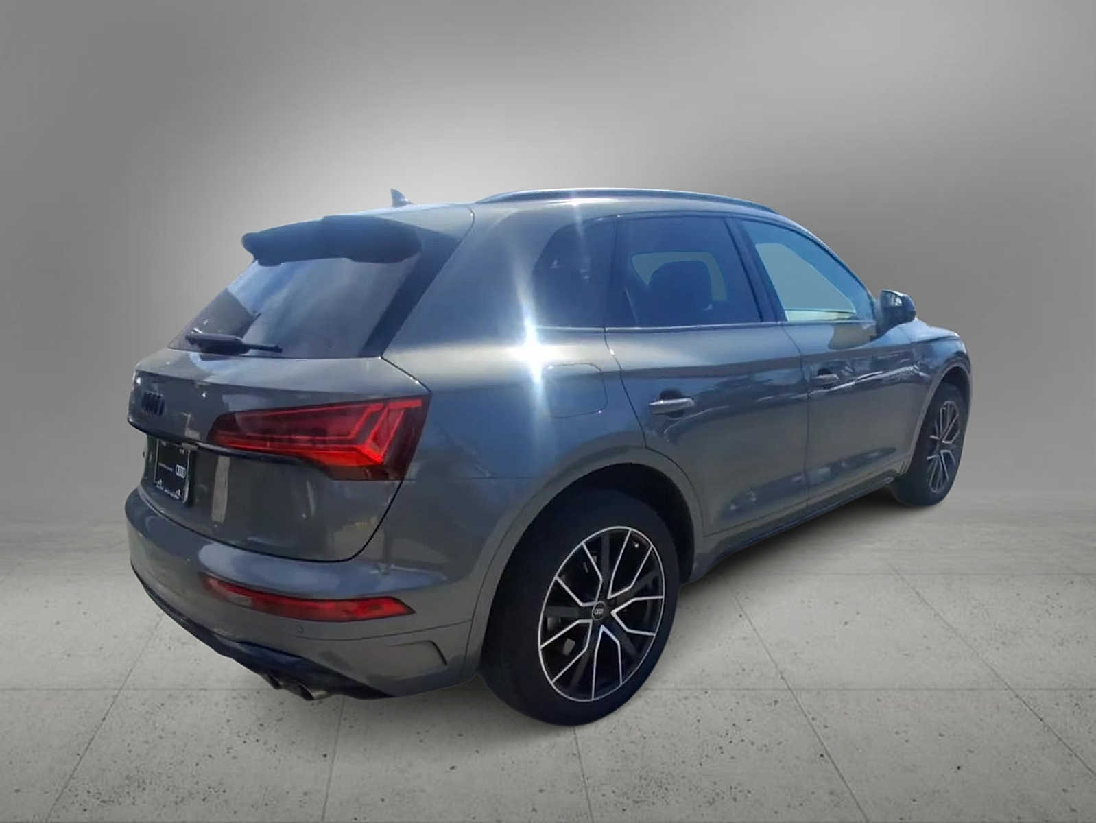 Thumbnail: 2023 Audi SQ5 - 8