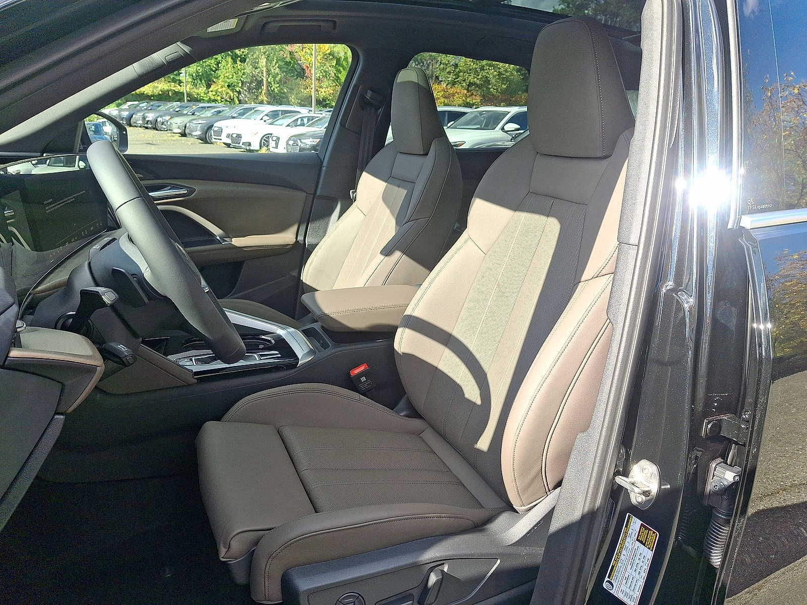 Thumbnail: 2025 Audi Q5 - 13