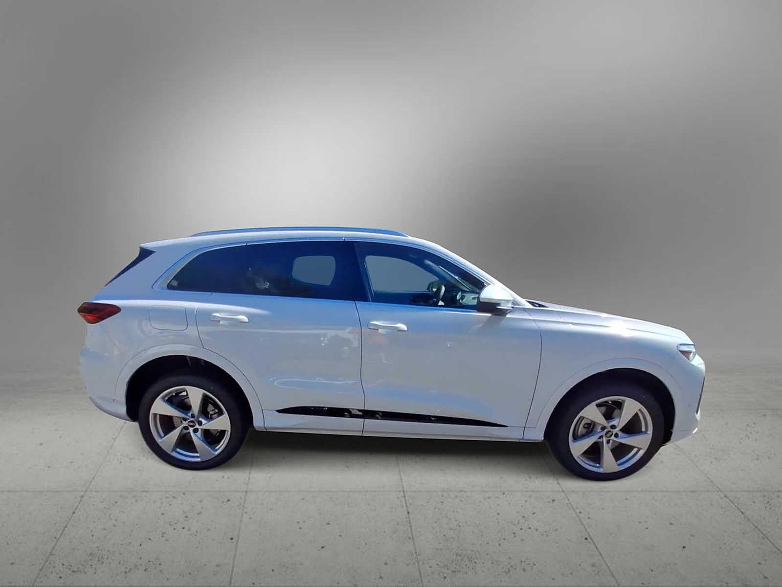 Thumbnail: 2025 Audi Q5 - 9