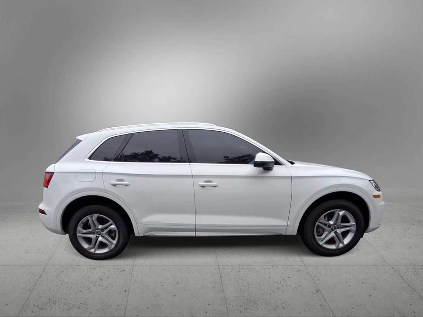 2018 Audi Q5 e Premium Plus 9