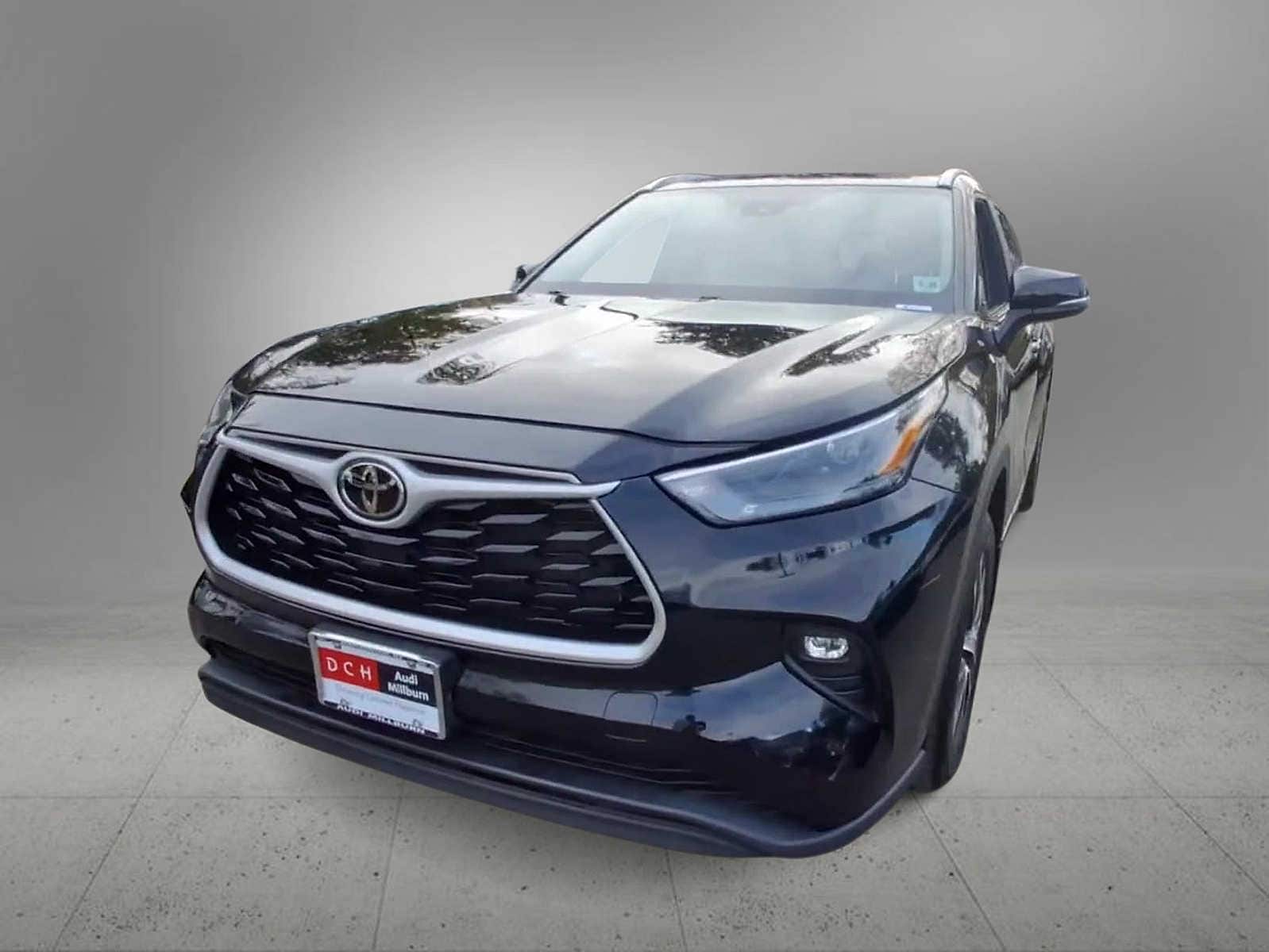 Thumbnail: 2023 Toyota Highlander - 3