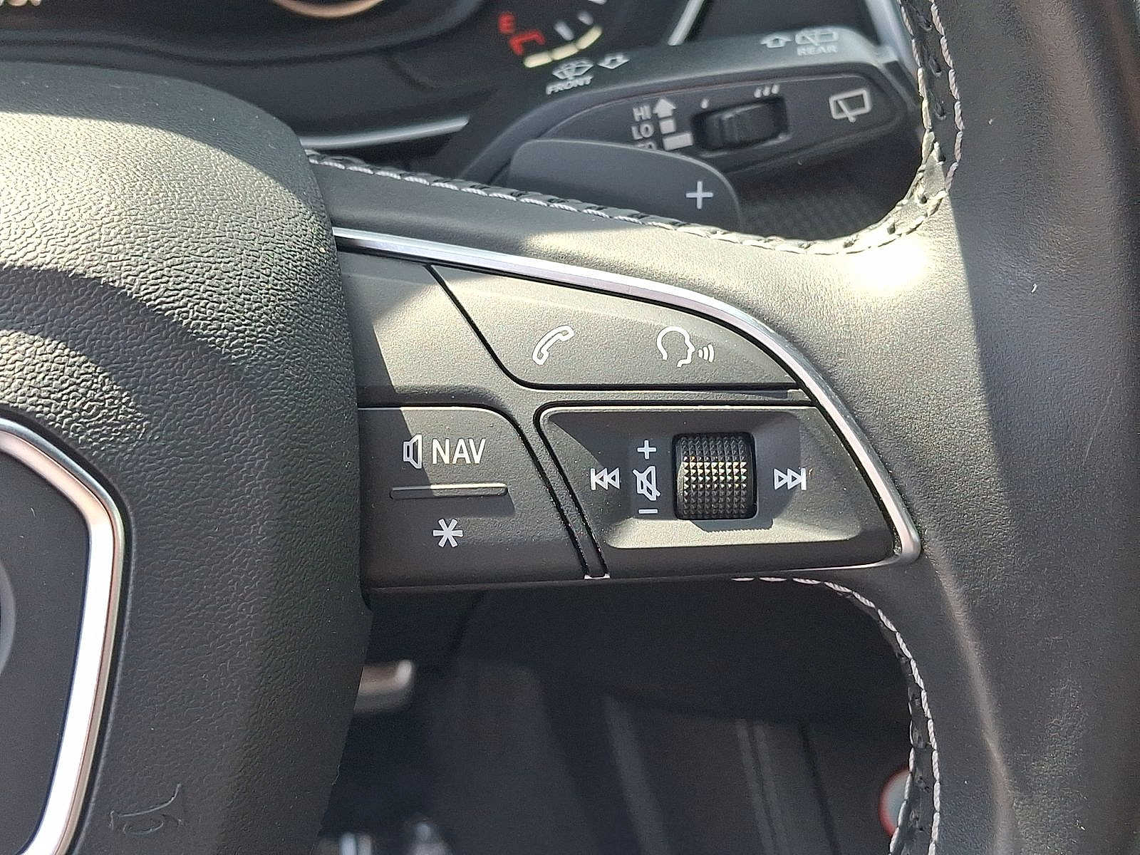 Thumbnail: 2020 Audi SQ5 - 18