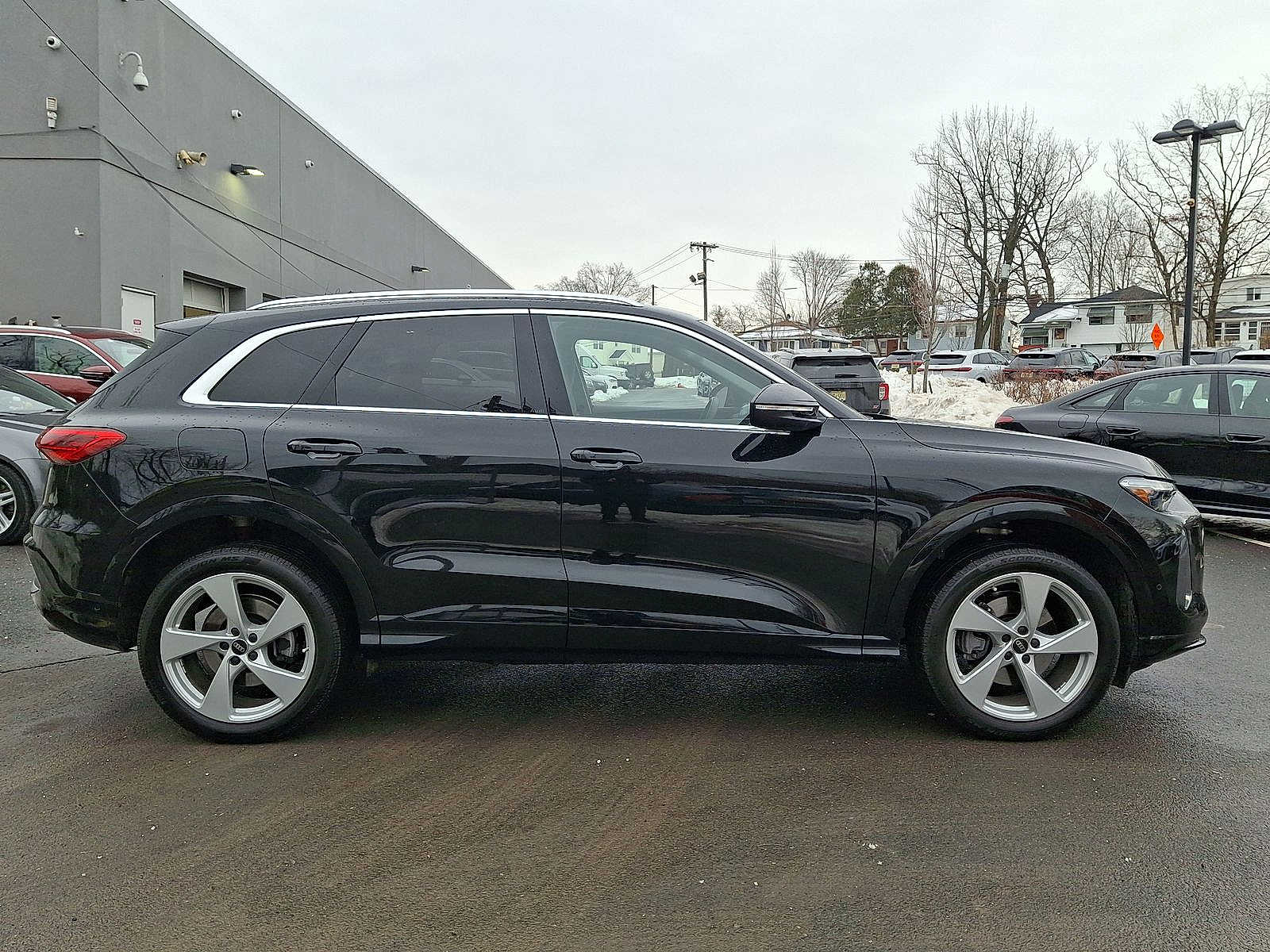 Thumbnail: 2025 Audi Q5 - 24