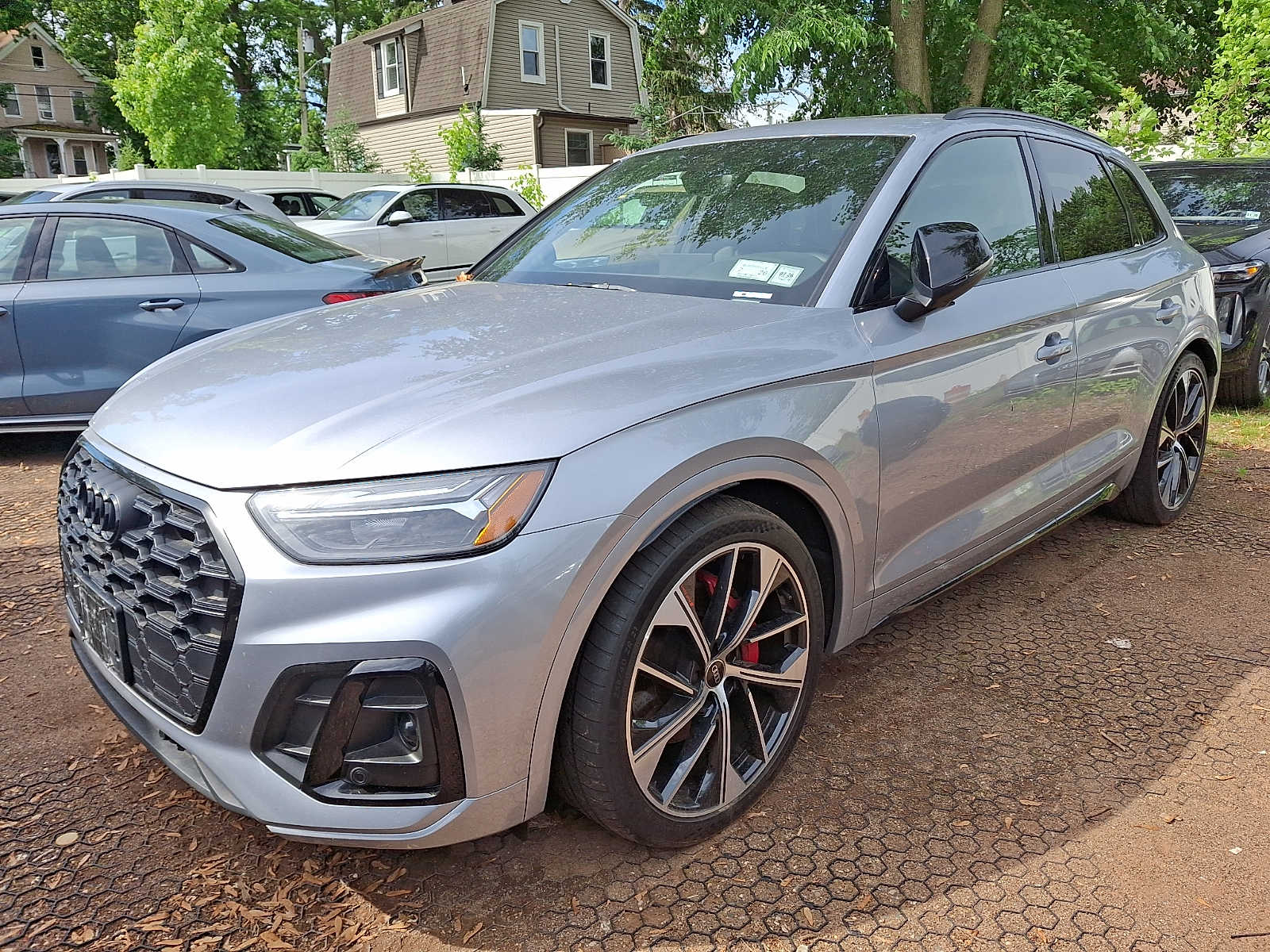 Thumbnail: 2023 Audi SQ5 - 1
