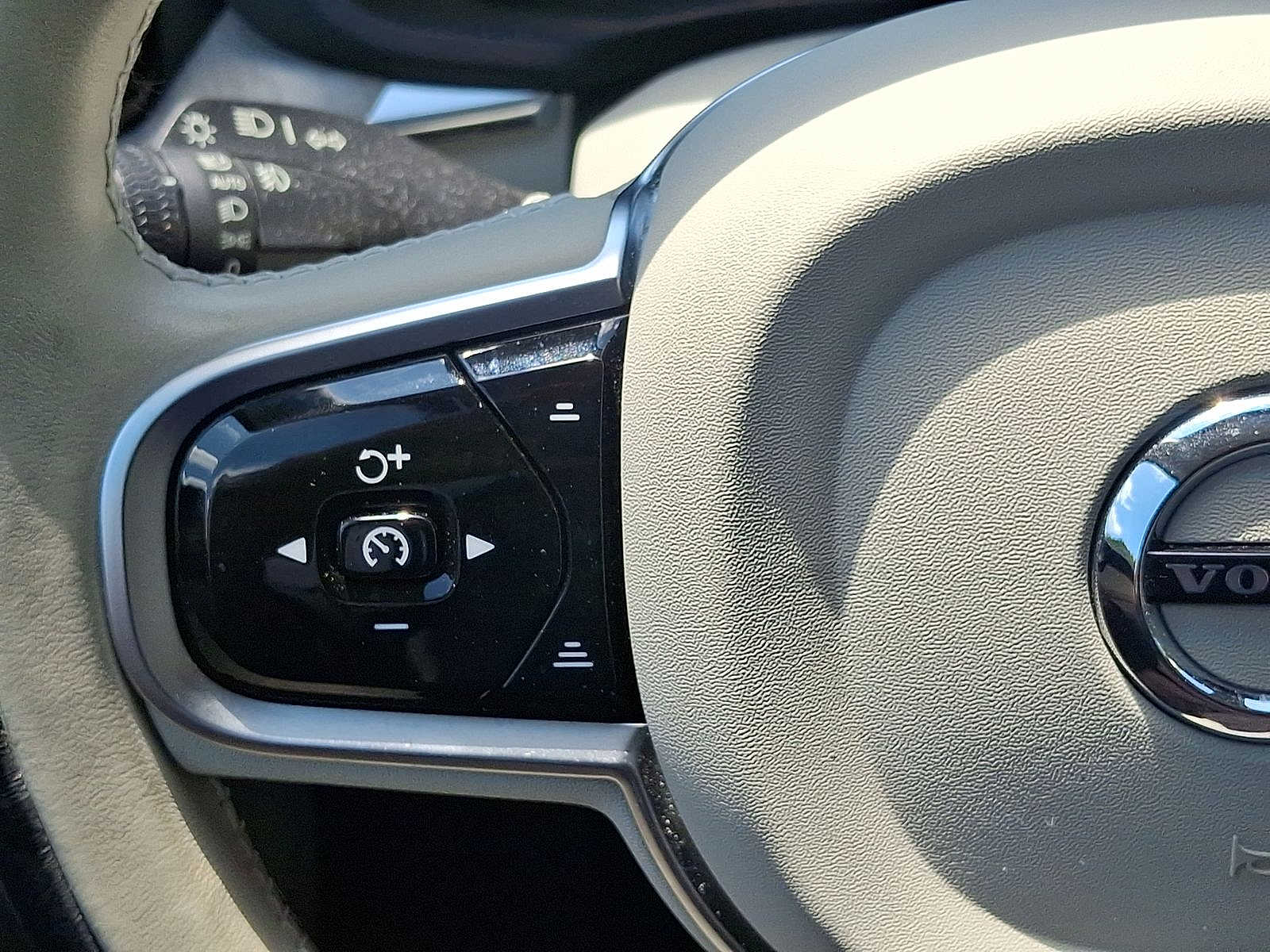 2023 Volvo XC60 B5 Plus 16