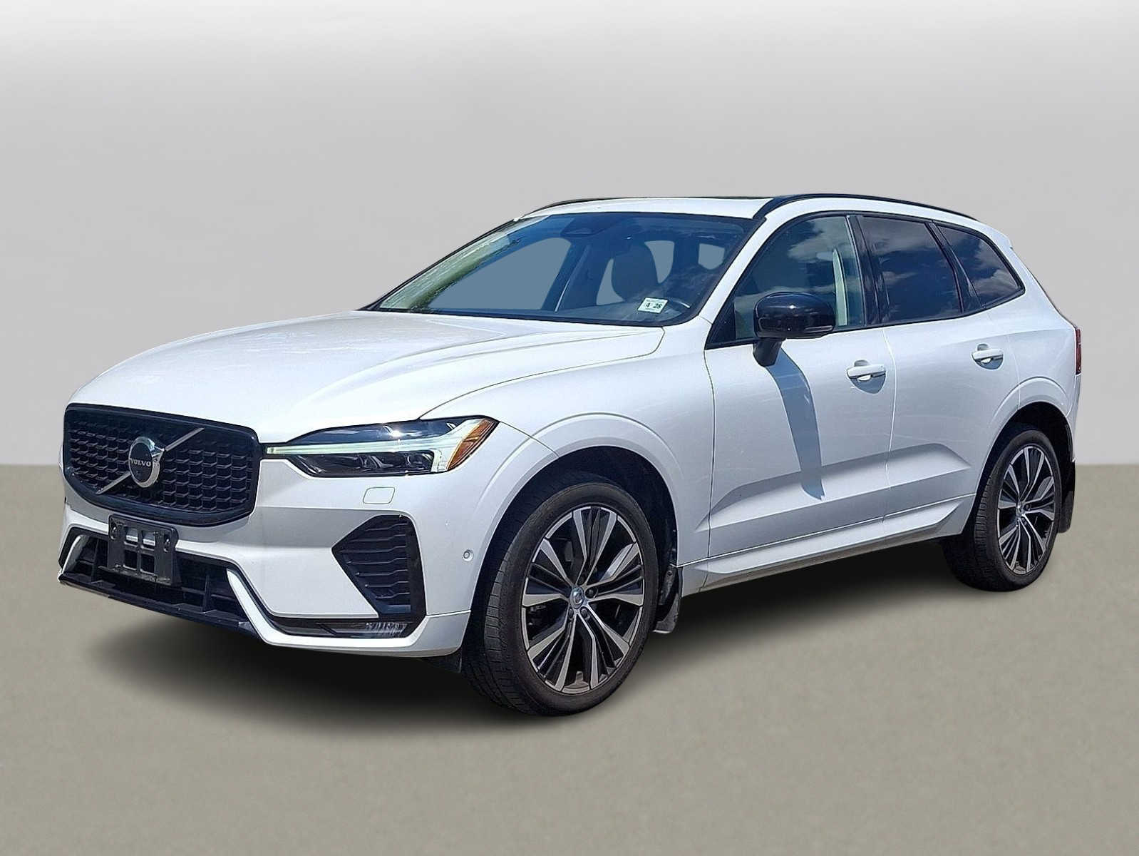 2023 Volvo XC60 B5 Plus Hero Image