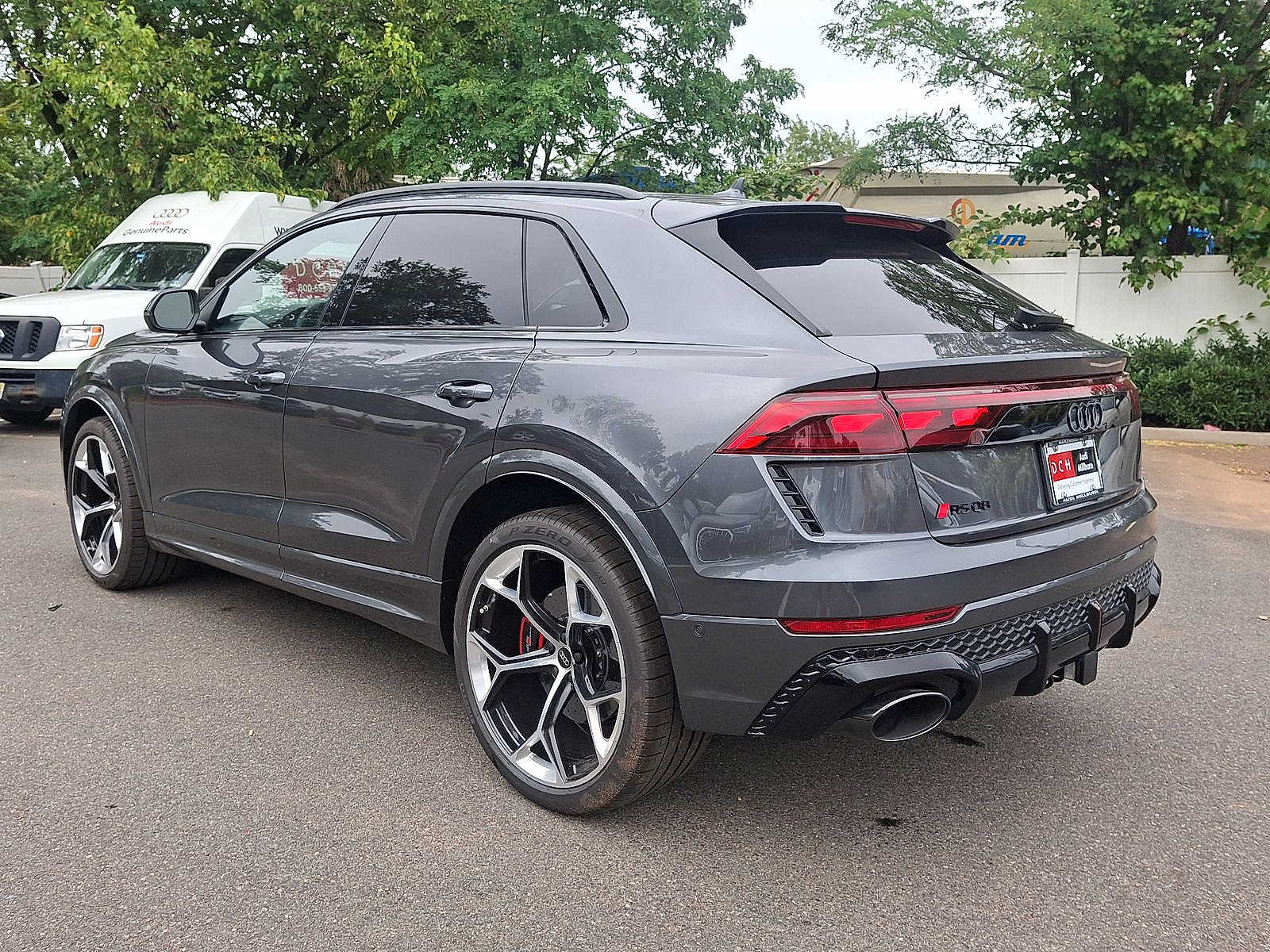 Thumbnail: 2025 Audi RS Q8 - 11