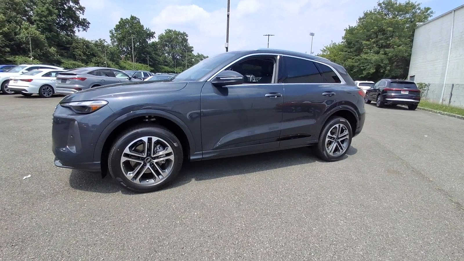 Thumbnail: 2025 Audi Q5 - 4