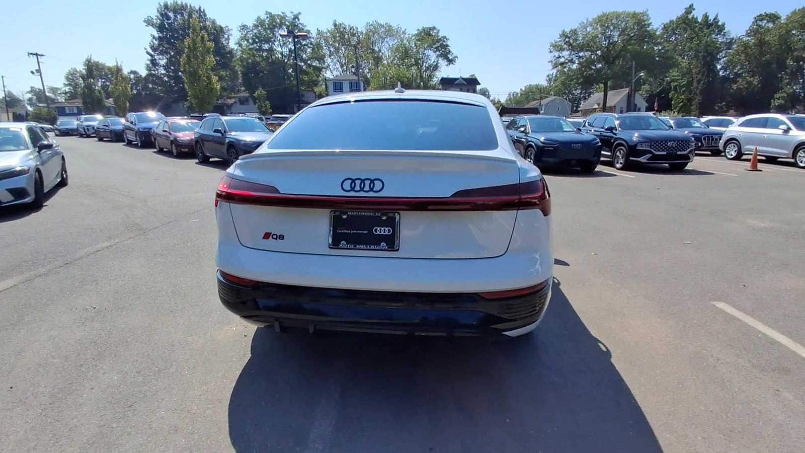 Thumbnail: 2024 Audi Q8 e-tron - 7