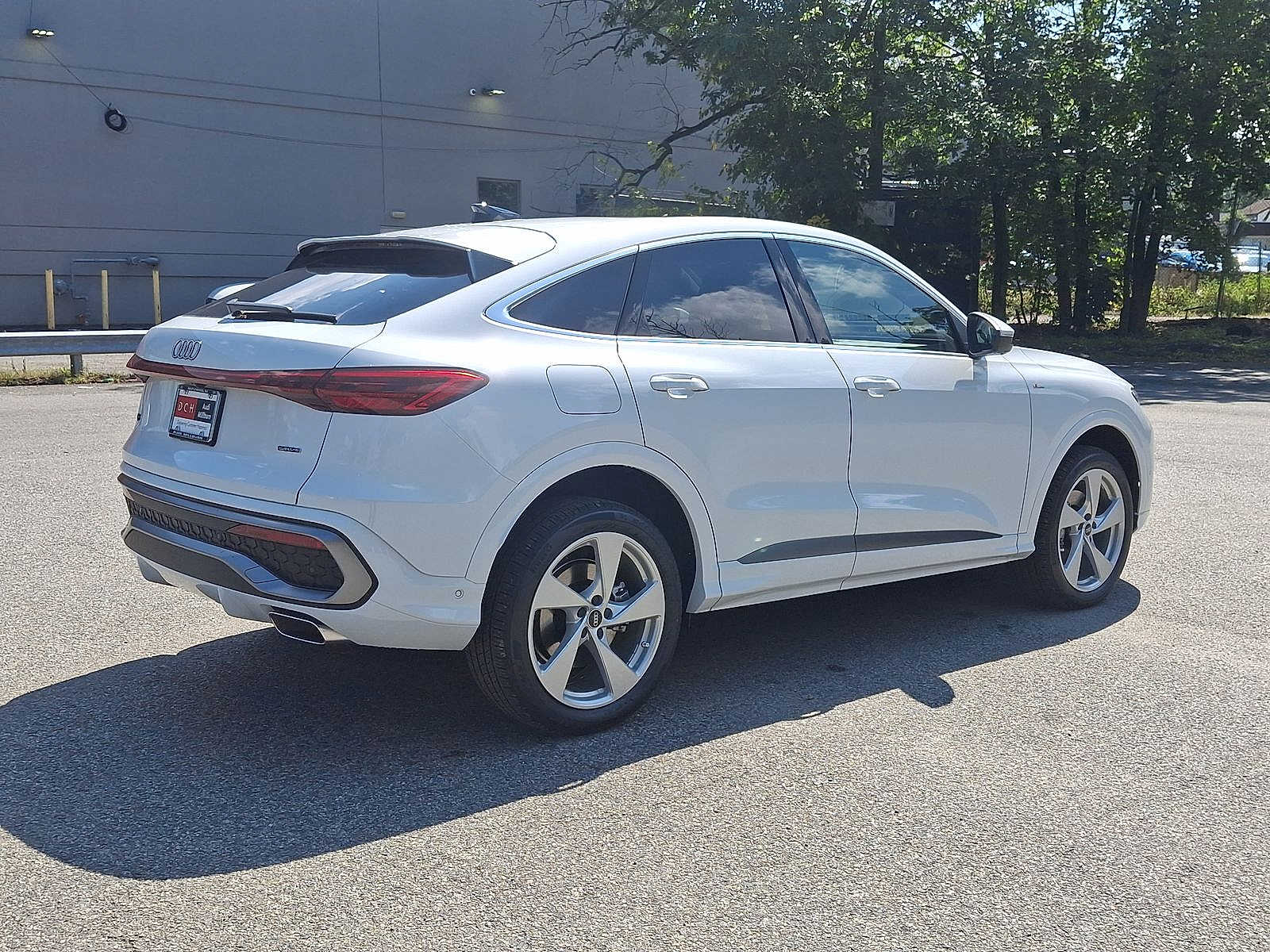 Thumbnail: 2025 Audi Q5 - 12