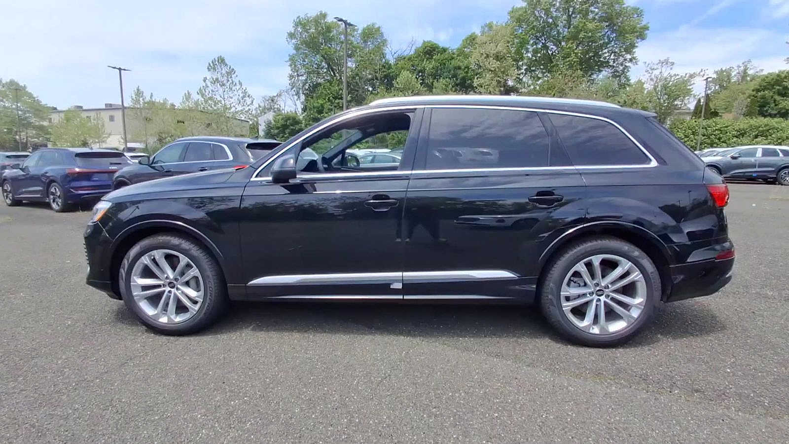 Thumbnail: 2026 Audi Q7 - 5