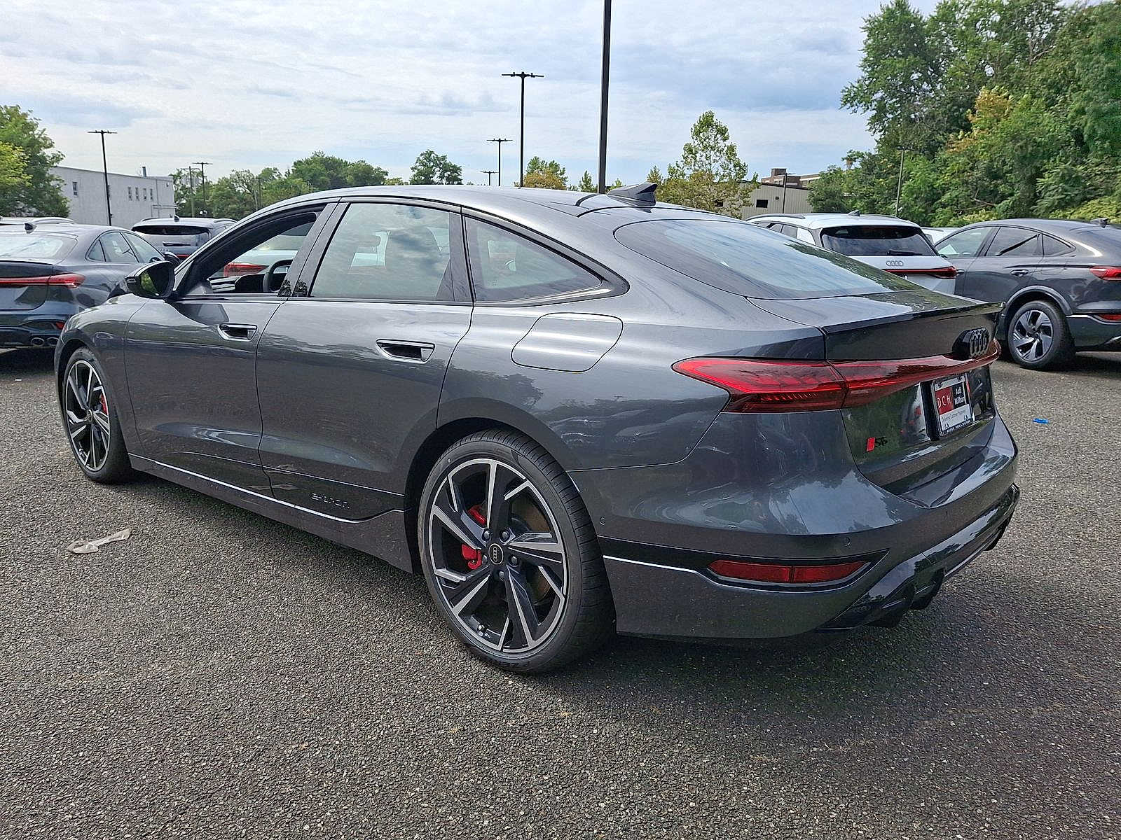 Thumbnail: 2025 Audi e-tron S - 11