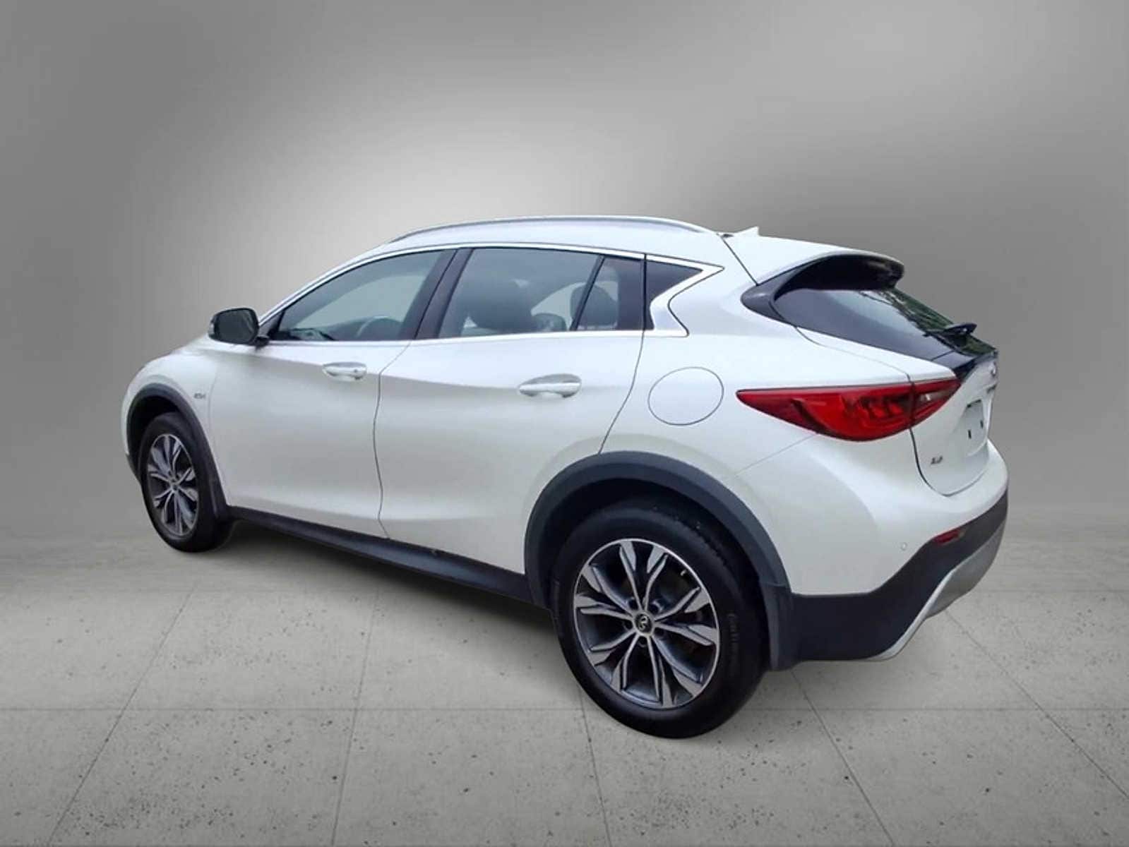 Thumbnail: 2017 INFINITI QX30 - 6