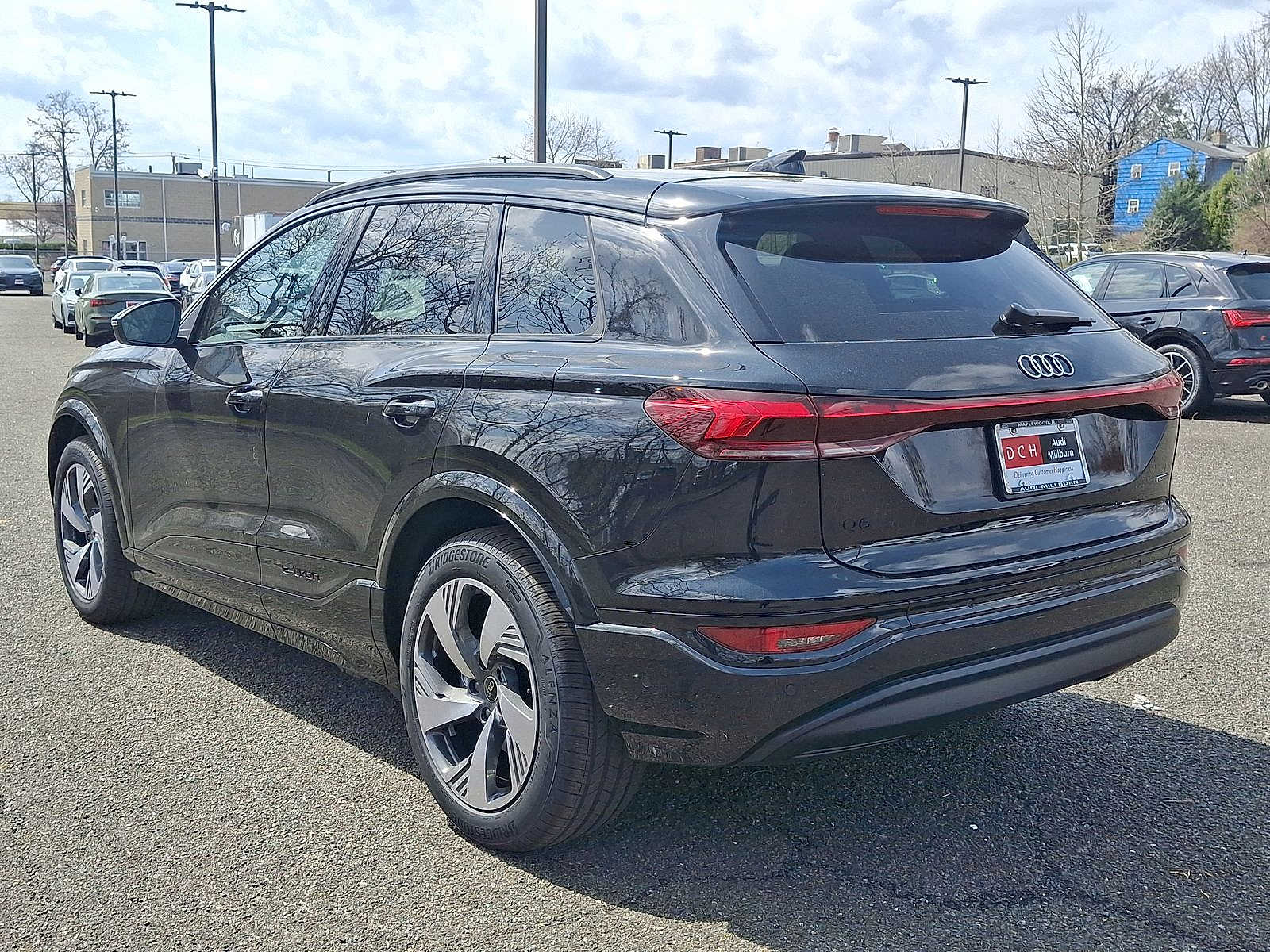 Thumbnail: 2025 Audi Q6 e-tron - 11