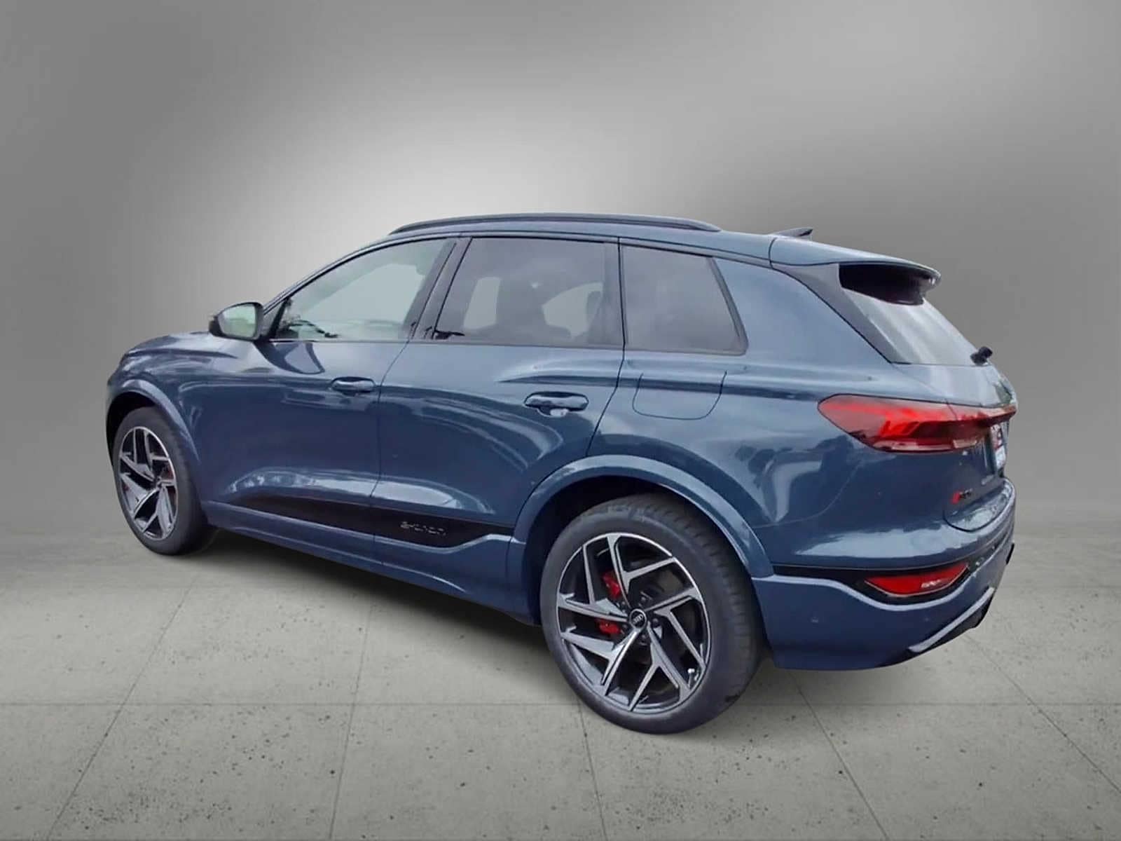 Thumbnail: 2025 Audi SQ6 e-tron - 6
