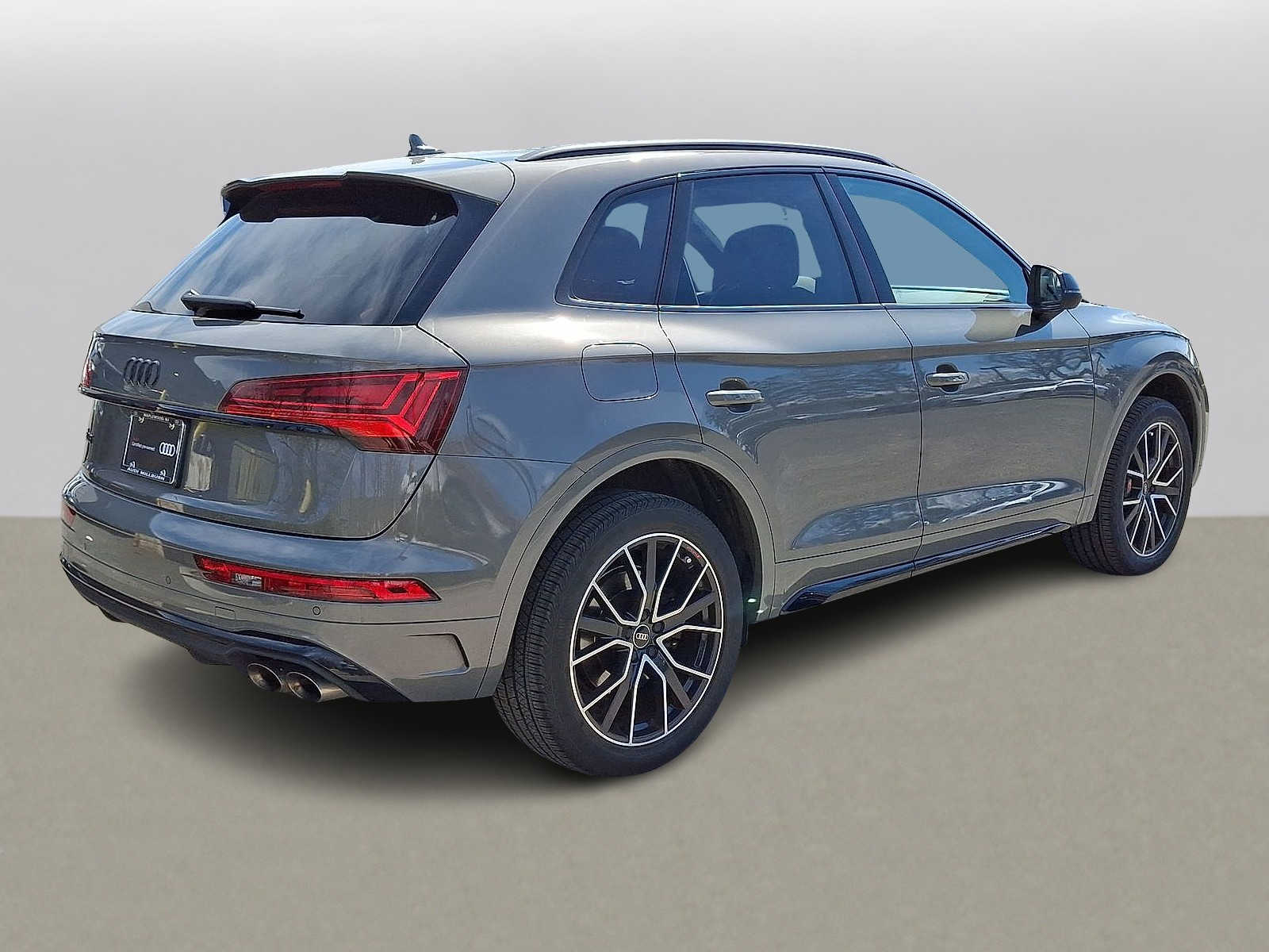 Thumbnail: 2023 Audi SQ5 - 25