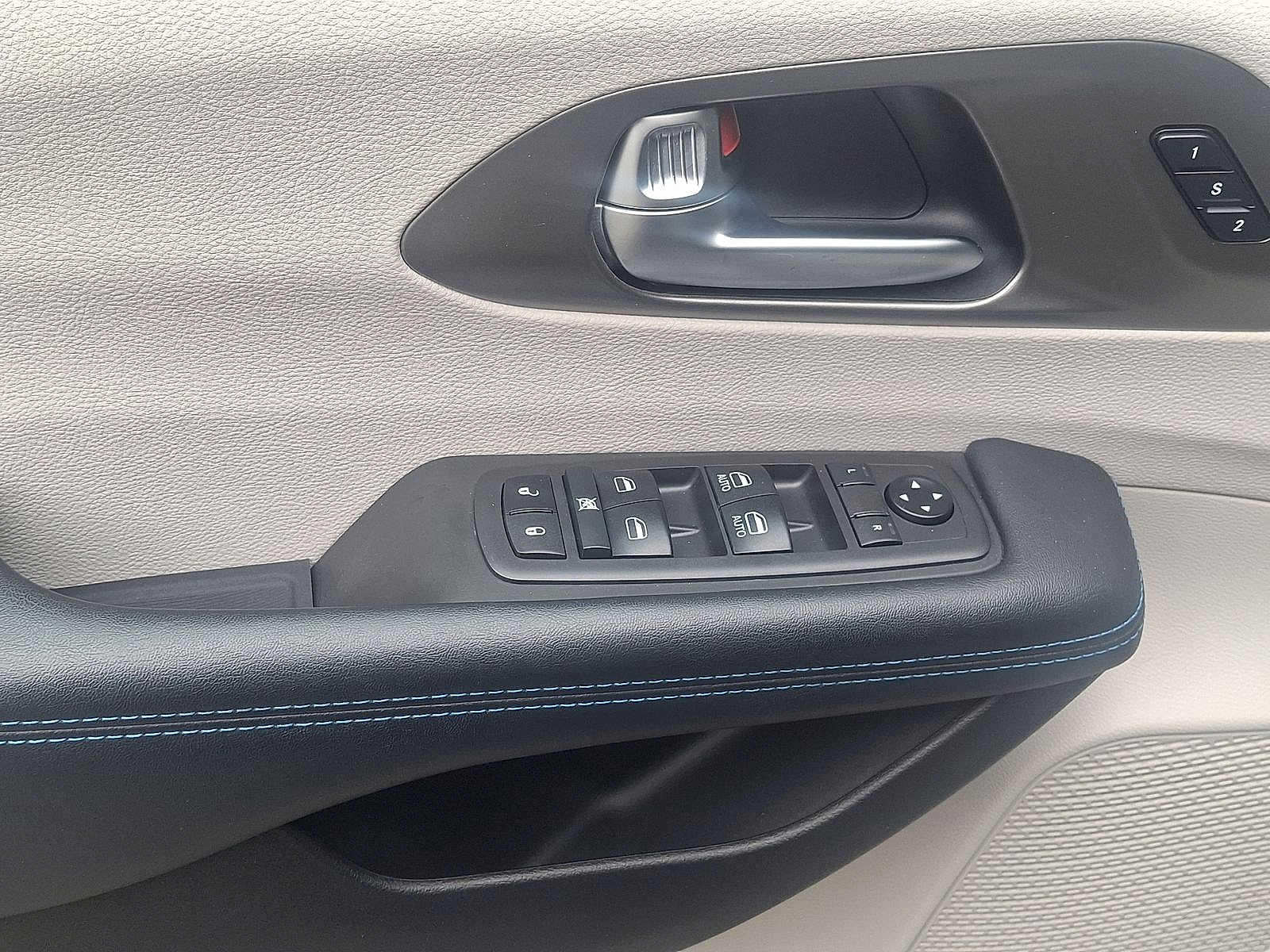 2021 Chrysler Pacifica Touring L 10