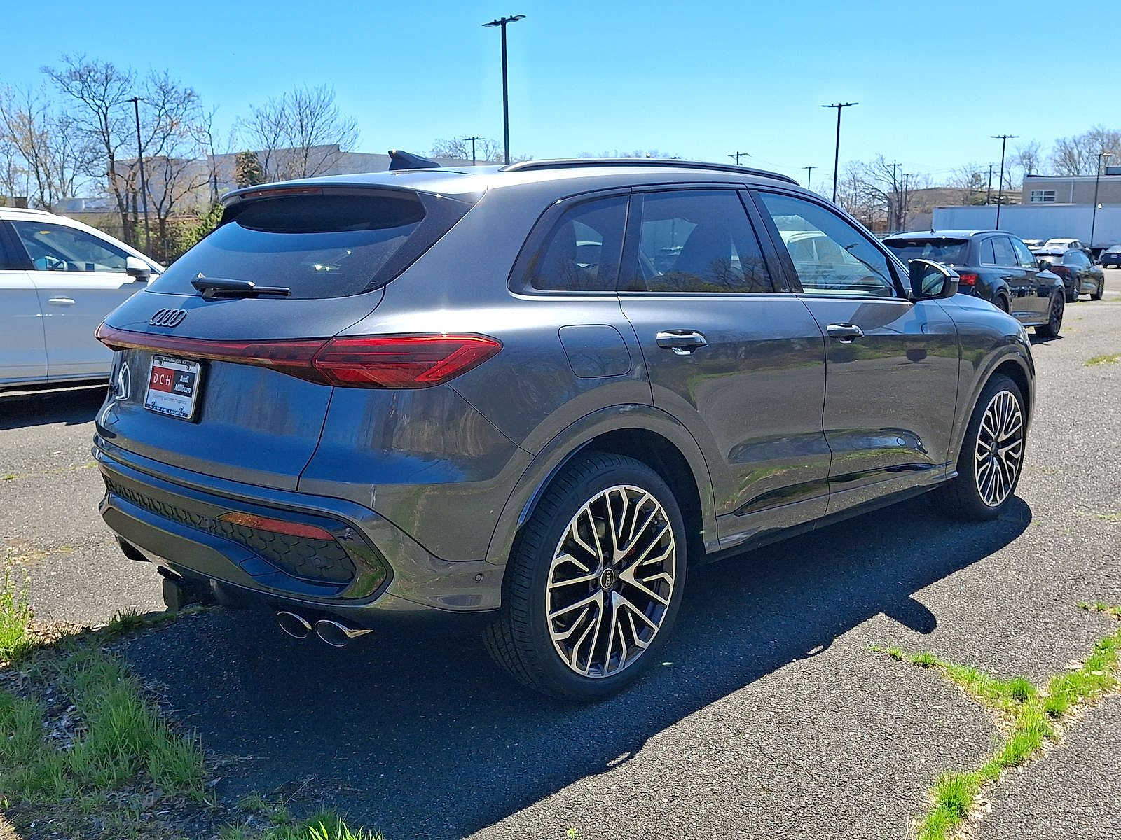 Thumbnail: 2025 Audi SQ5 - 11