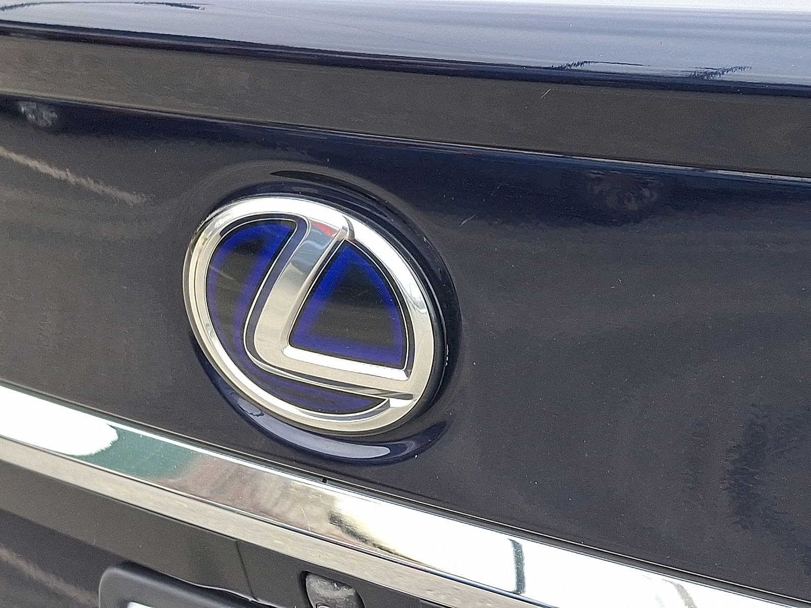 Thumbnail: 2022 Lexus ES - 24