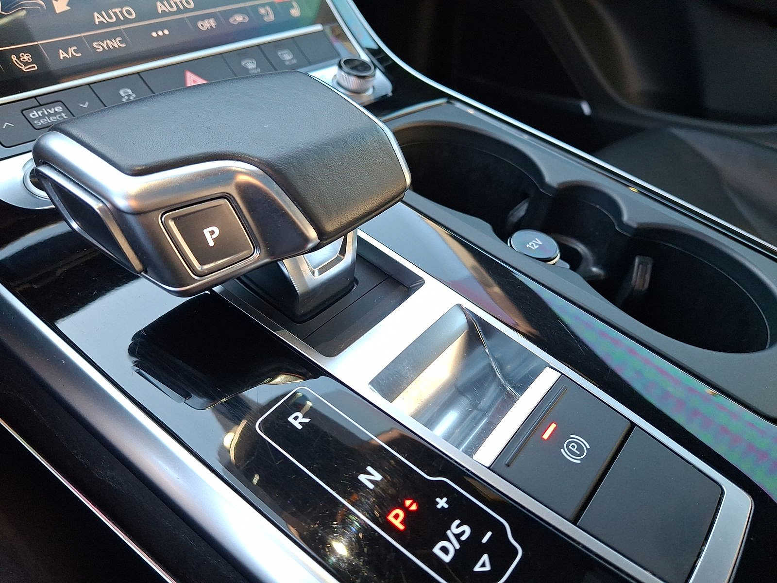 Thumbnail: 2021 Audi Q8 - 12