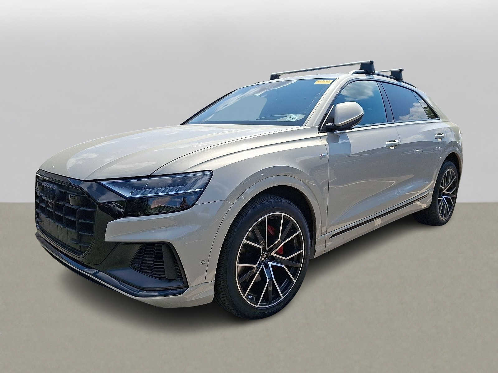 Thumbnail: 2022 Audi Q8 - 1