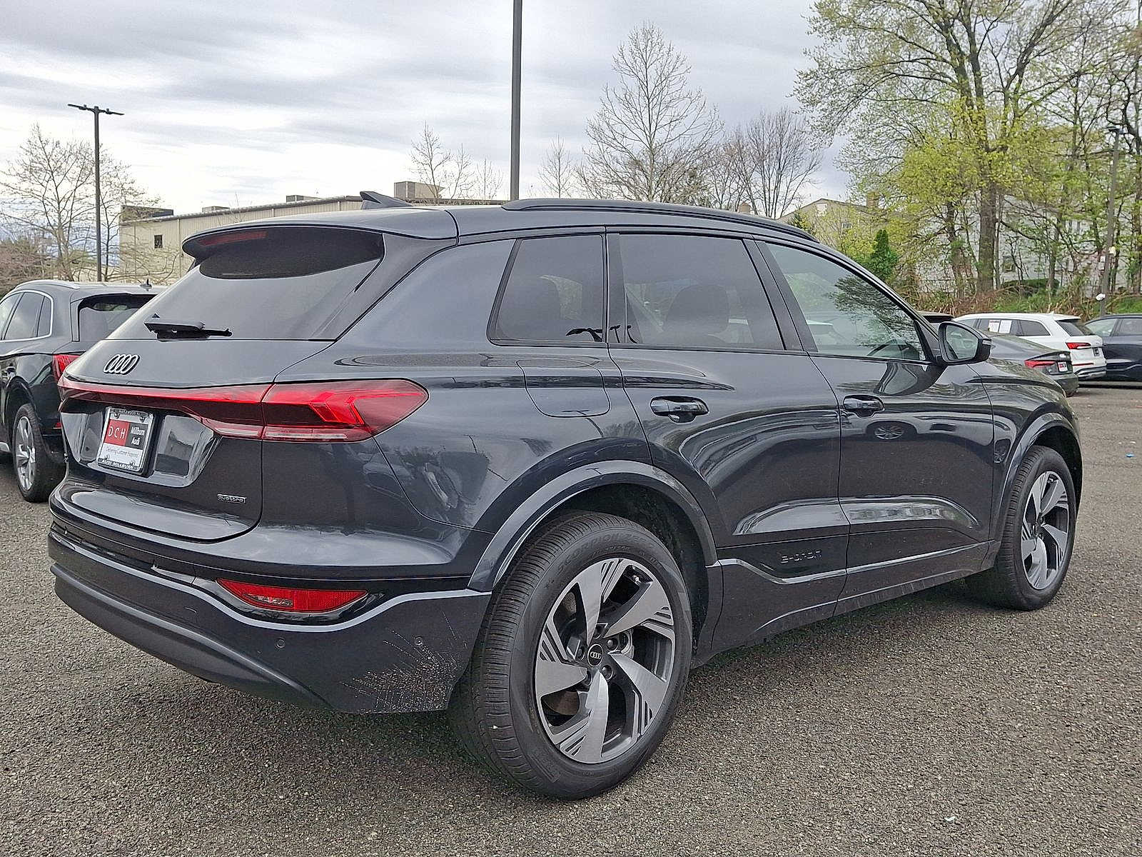 Thumbnail: 2025 Audi Q6 e-tron - 12