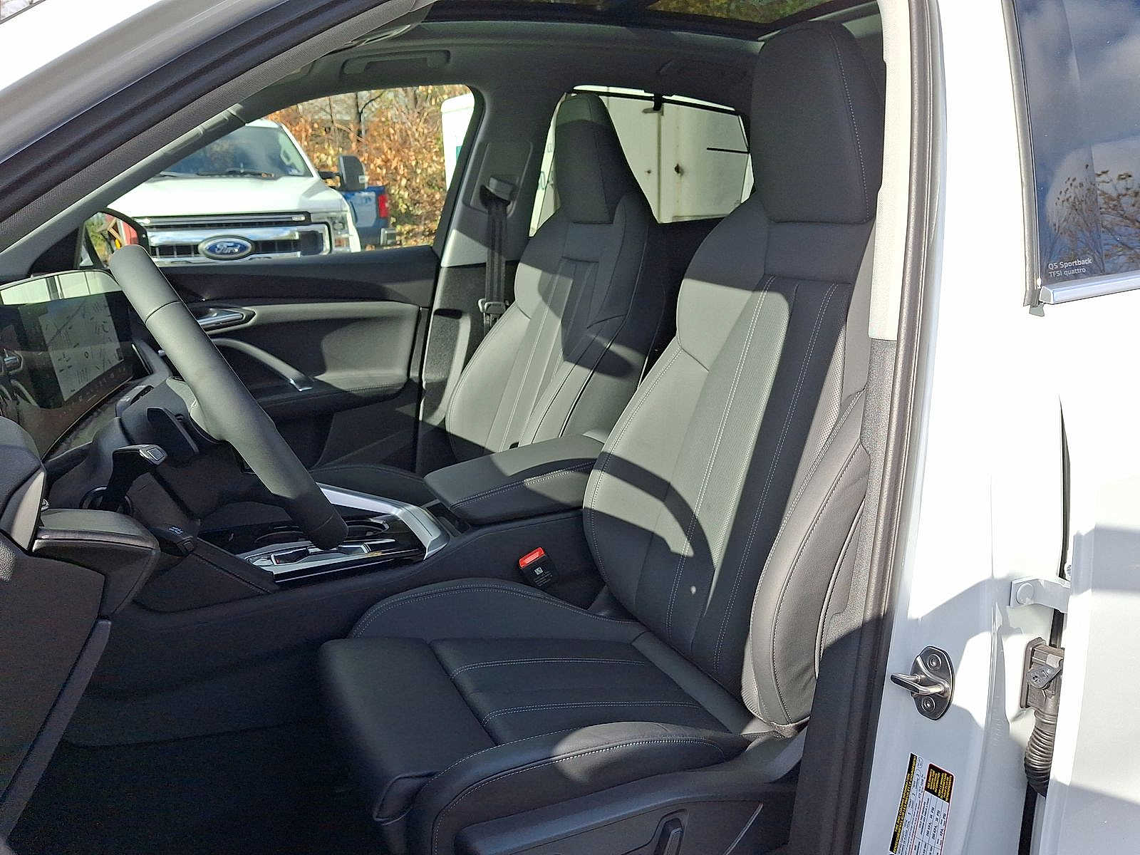 Thumbnail: 2025 Audi Q5 - 13