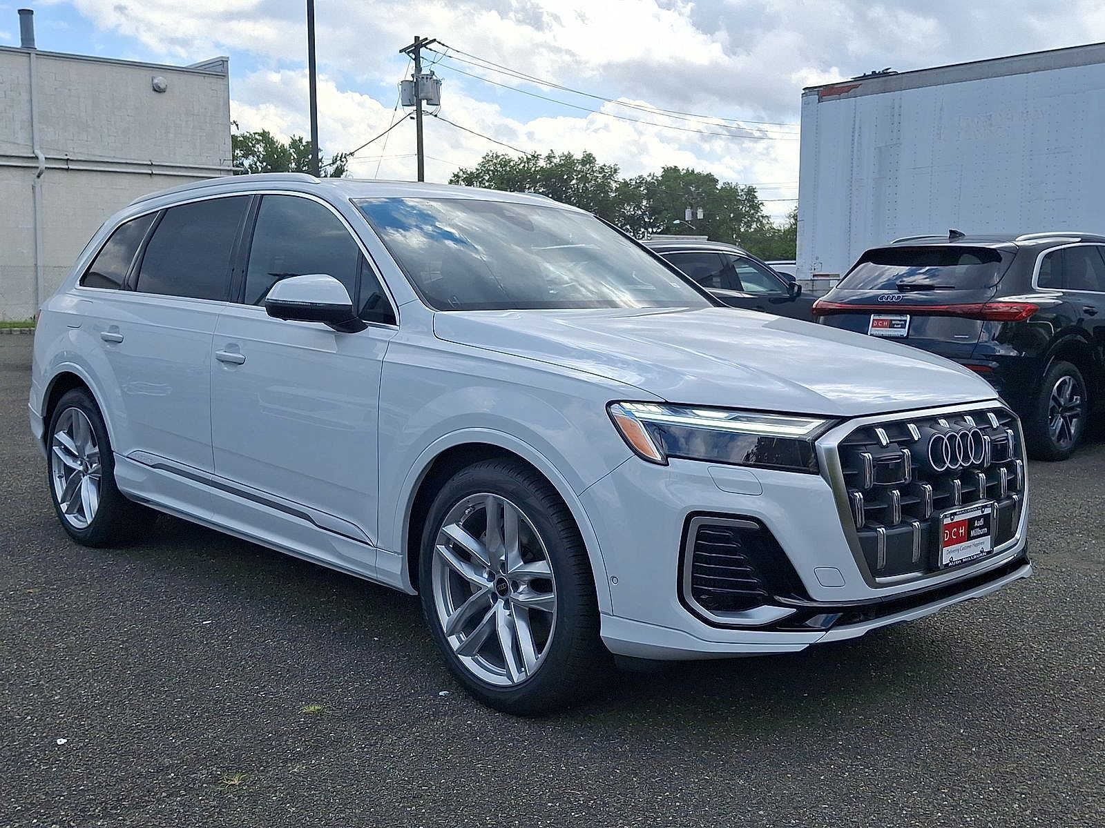 Thumbnail: 2025 Audi Q7 - 10