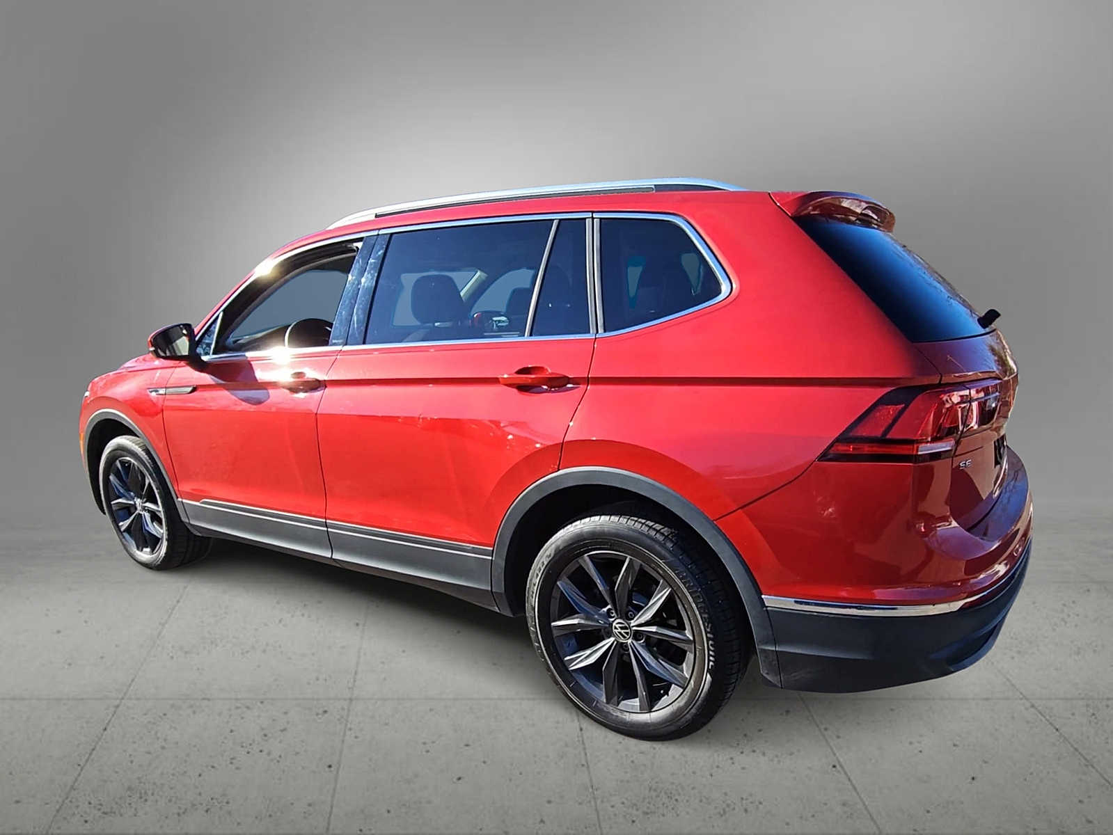 Thumbnail: 2022 Volkswagen Tiguan - 6