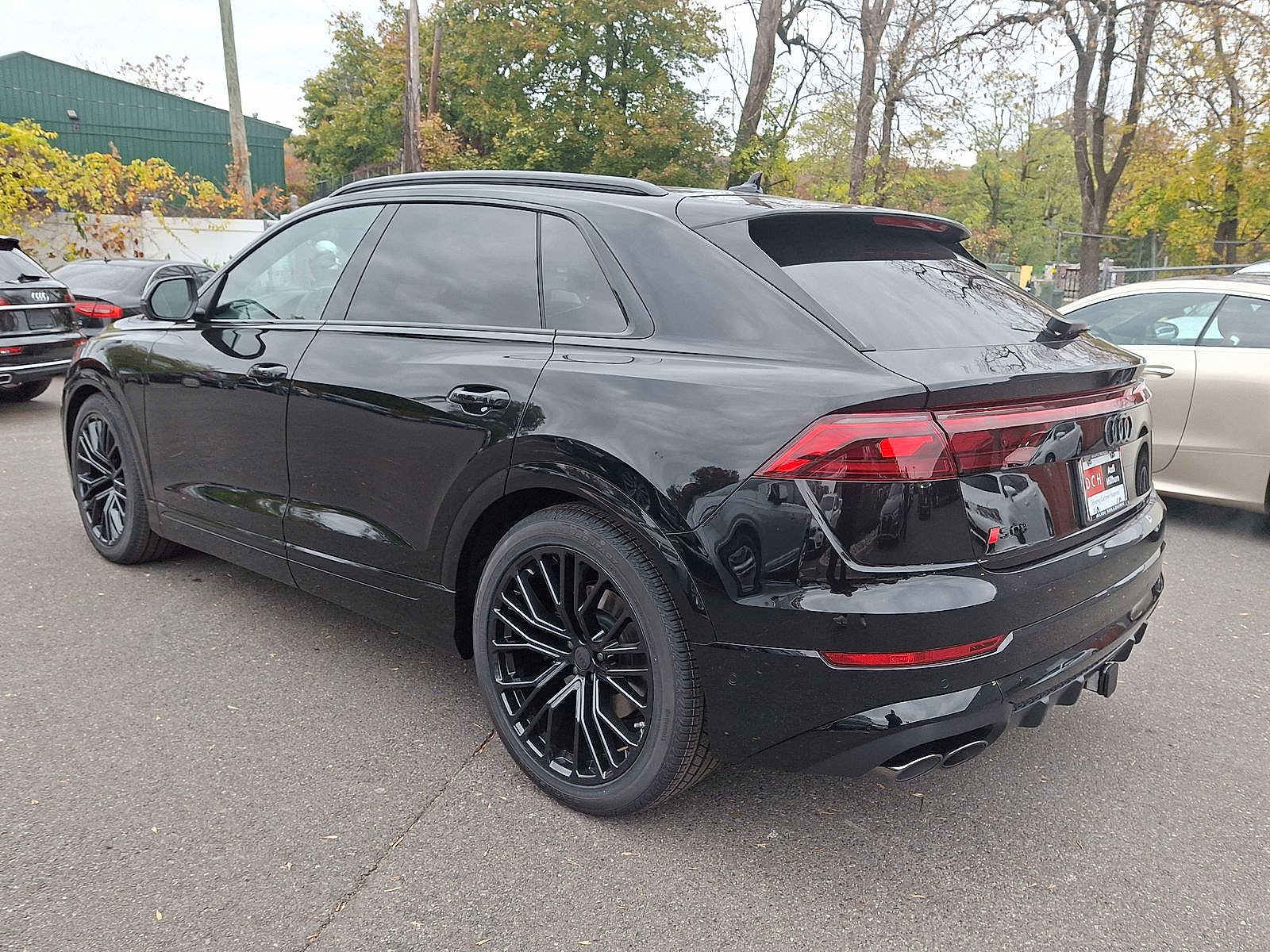 Thumbnail: 2026 Audi SQ8 - 12