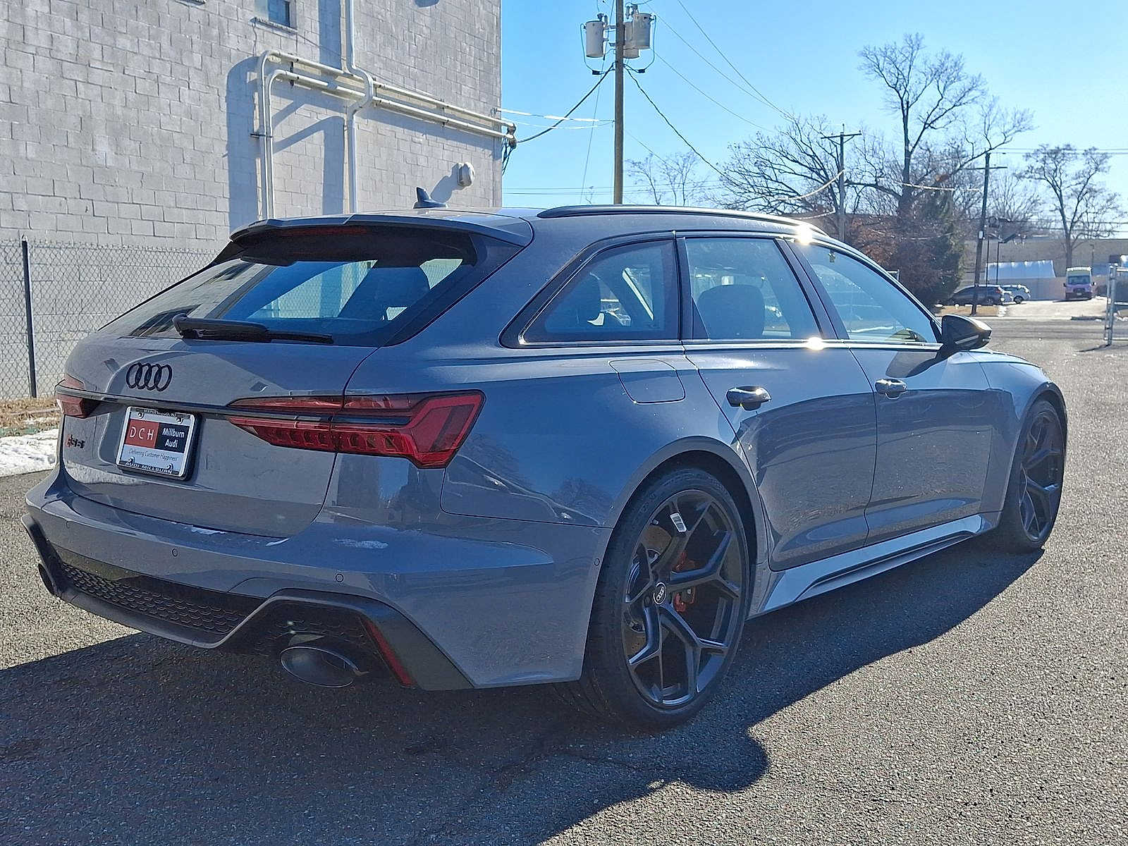 Thumbnail: 2025 Audi RS 6 - 12