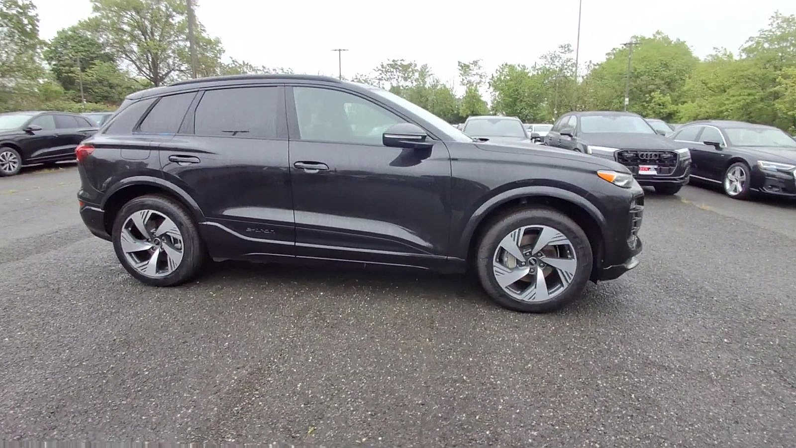 Thumbnail: 2025 Audi Q6 e-tron - 9