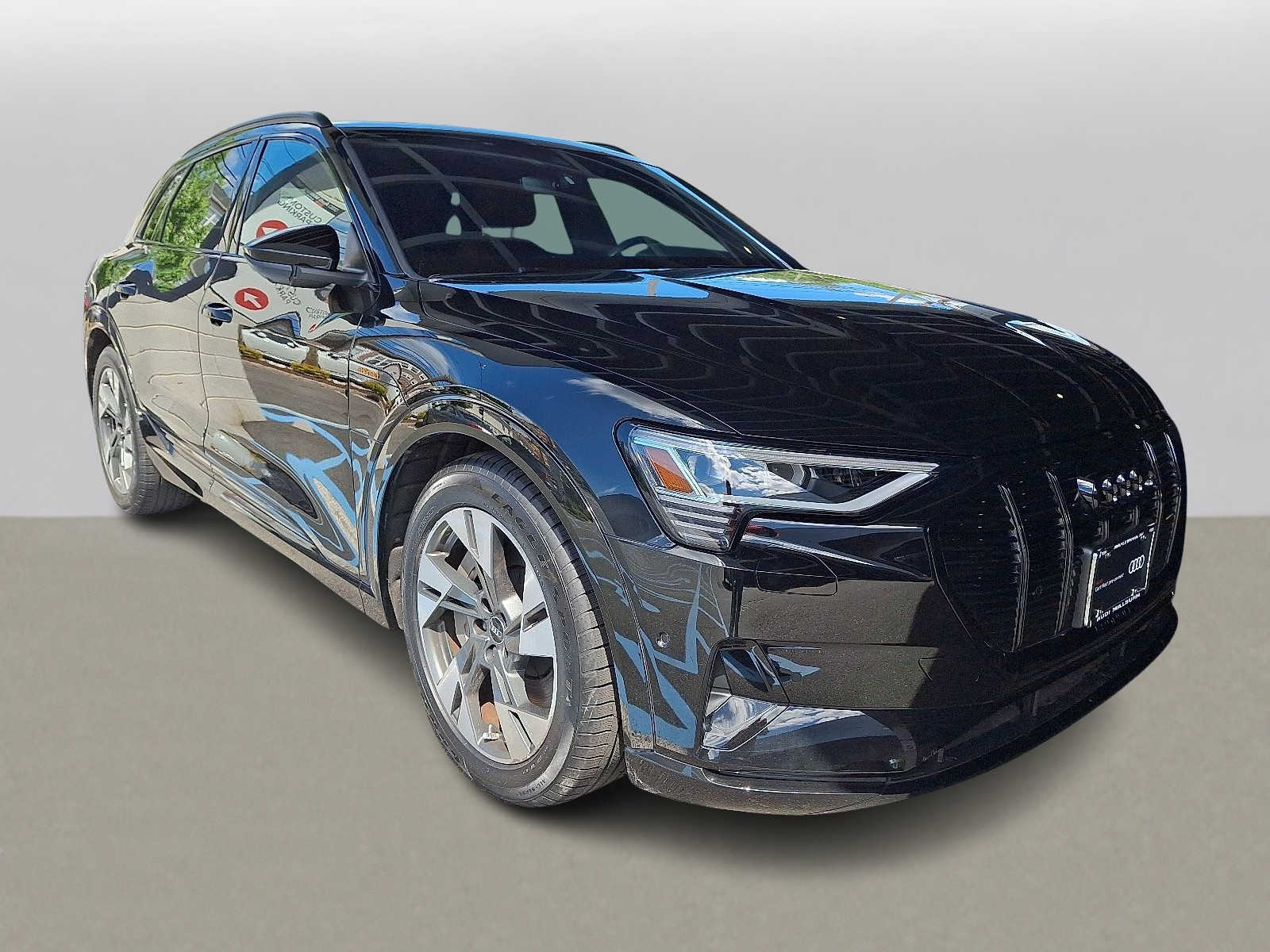 Thumbnail: 2023 Audi e-tron - 2