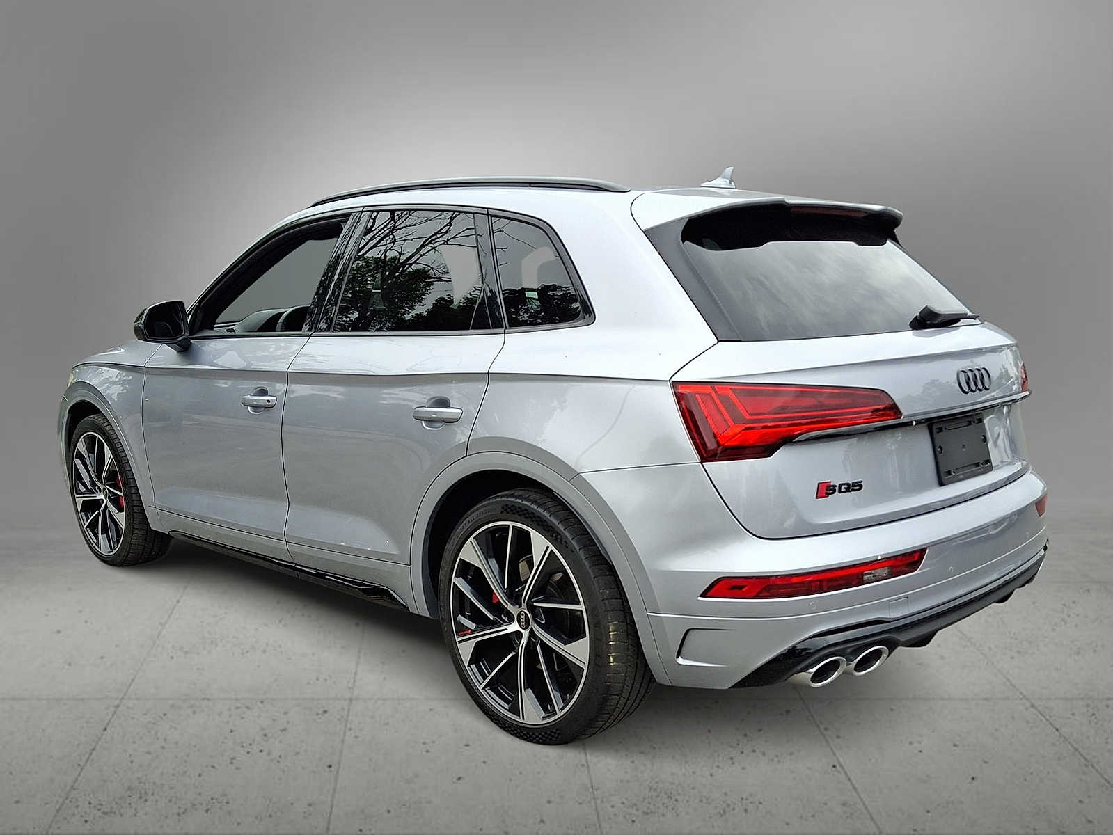 Thumbnail: 2023 Audi SQ5 - 5