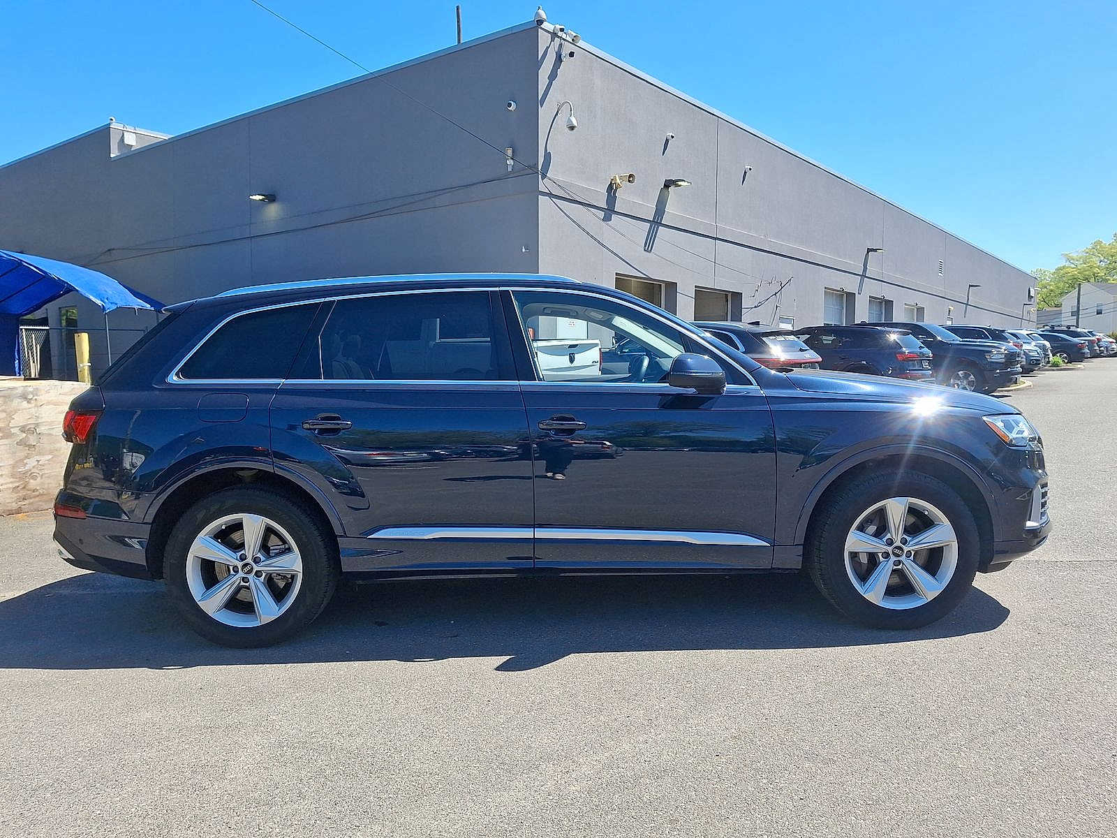 Thumbnail: 2023 Audi Q7 - 24