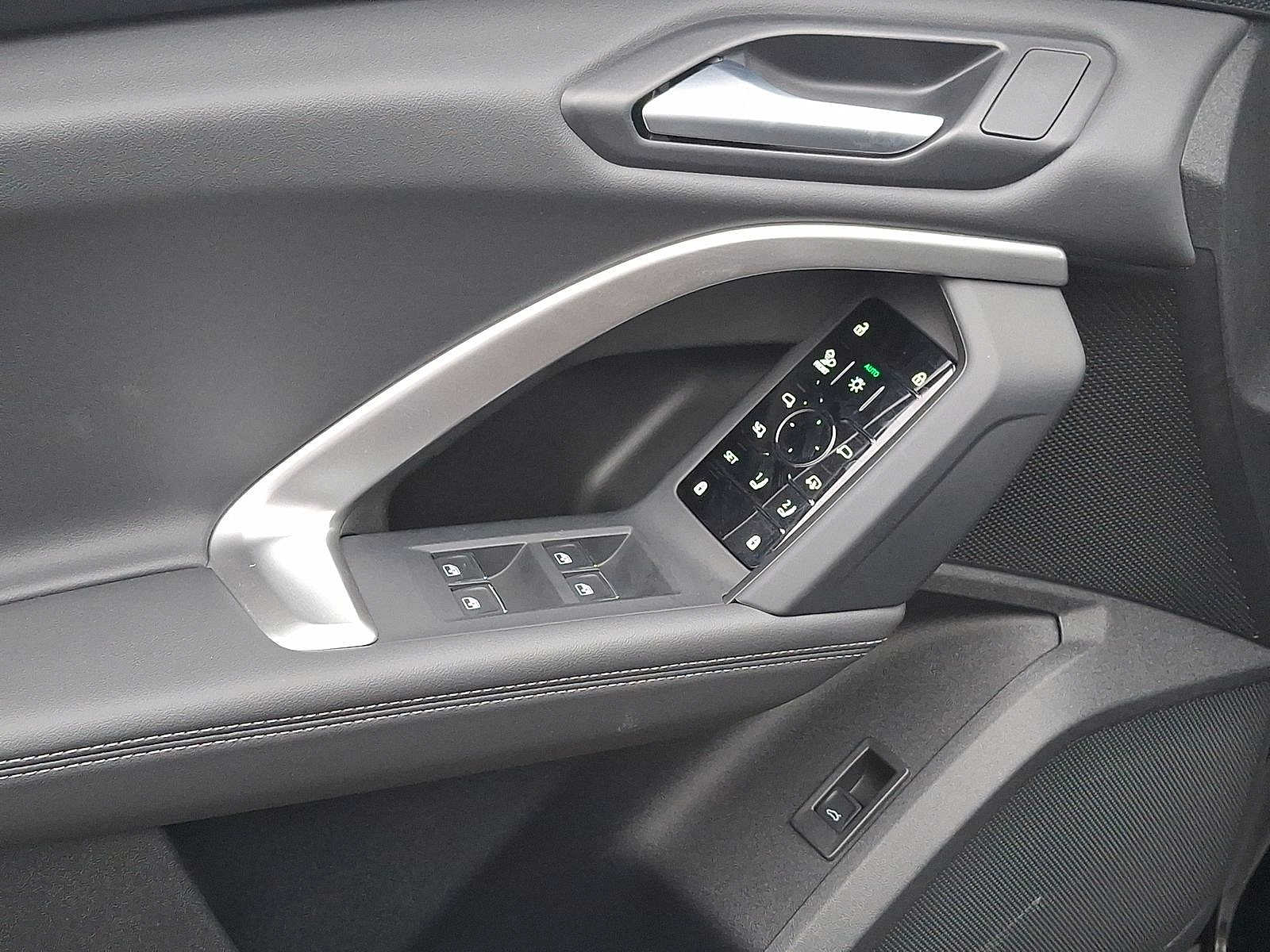 Thumbnail: 2025 Audi Q5 - 10