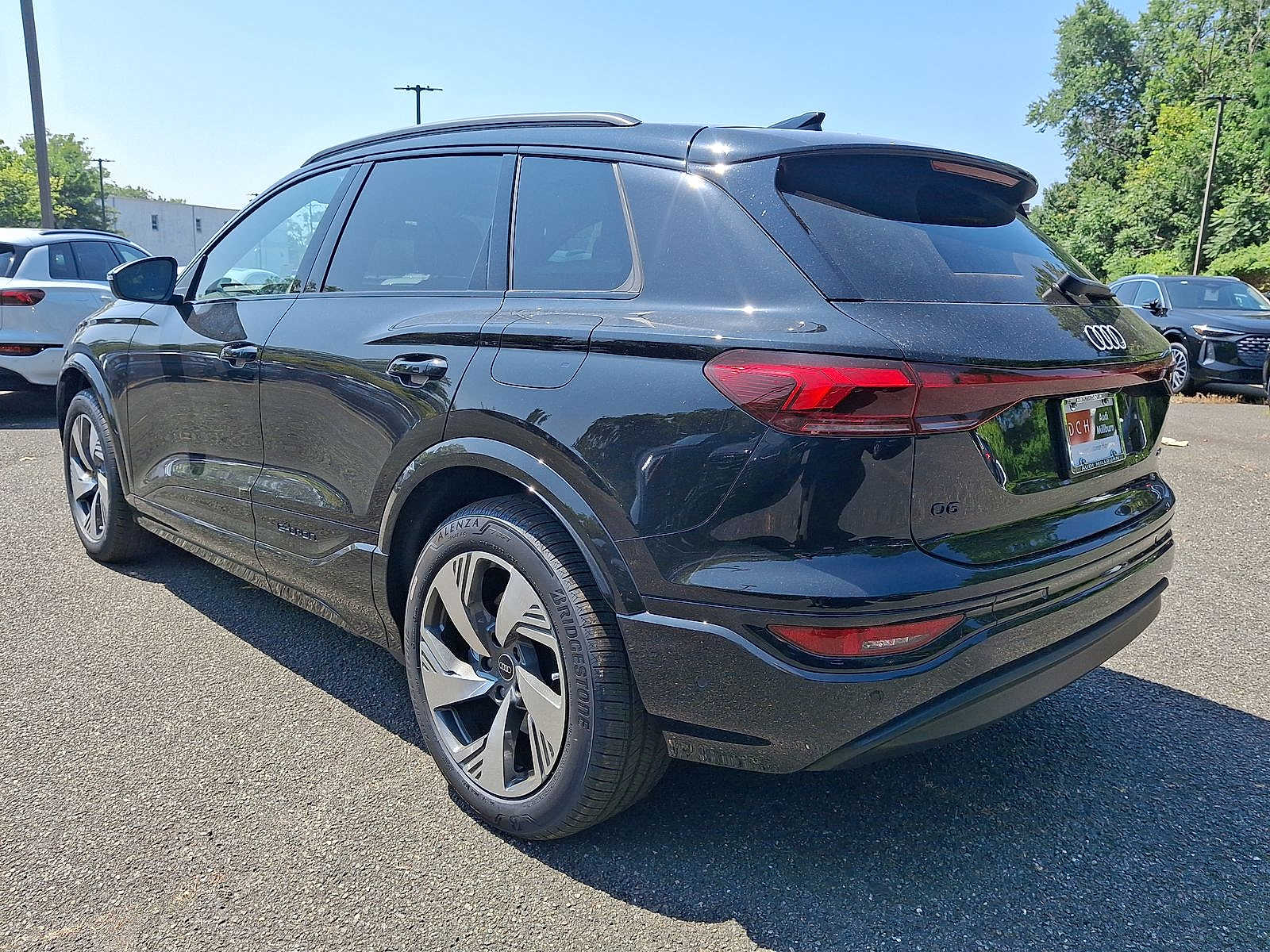 Thumbnail: 2025 Audi Q6 e-tron - 11