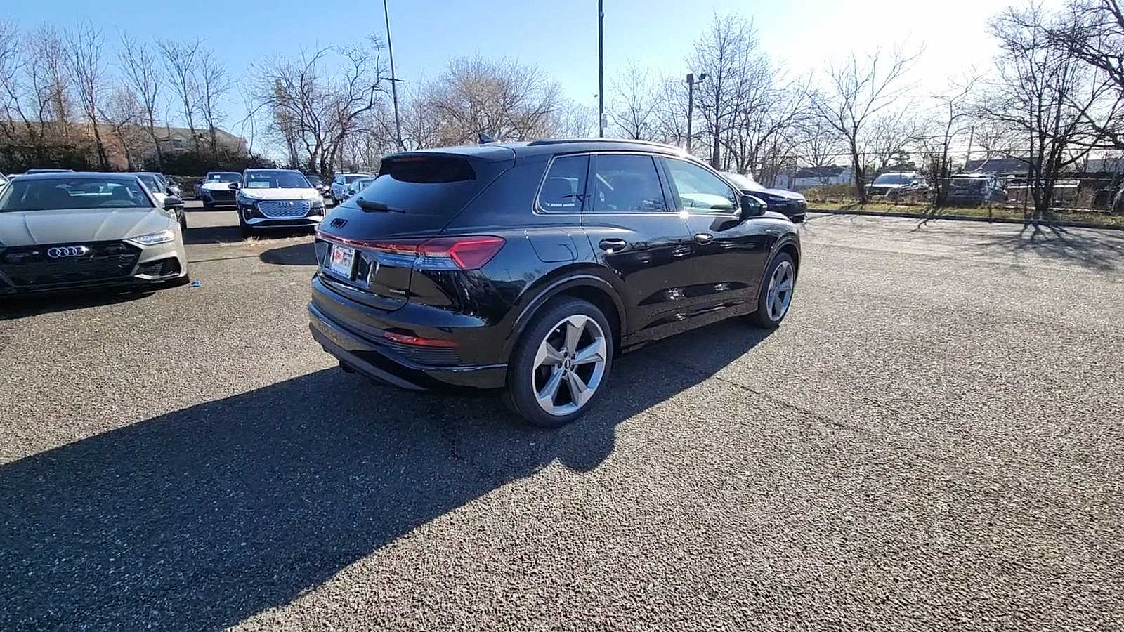 Thumbnail: 2025 Audi Q4 e-tron - 8