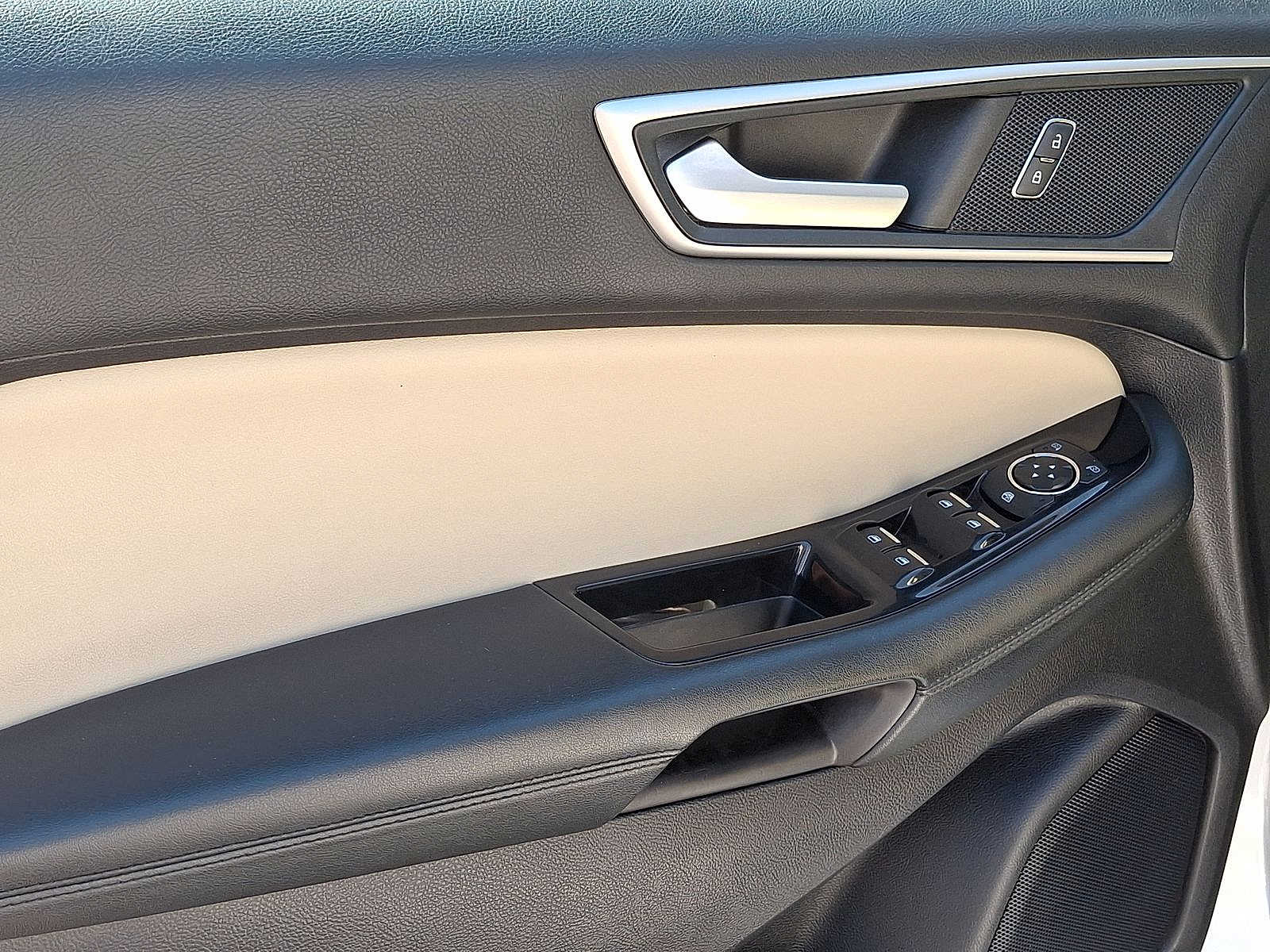 Thumbnail: 2020 Ford Edge - 9