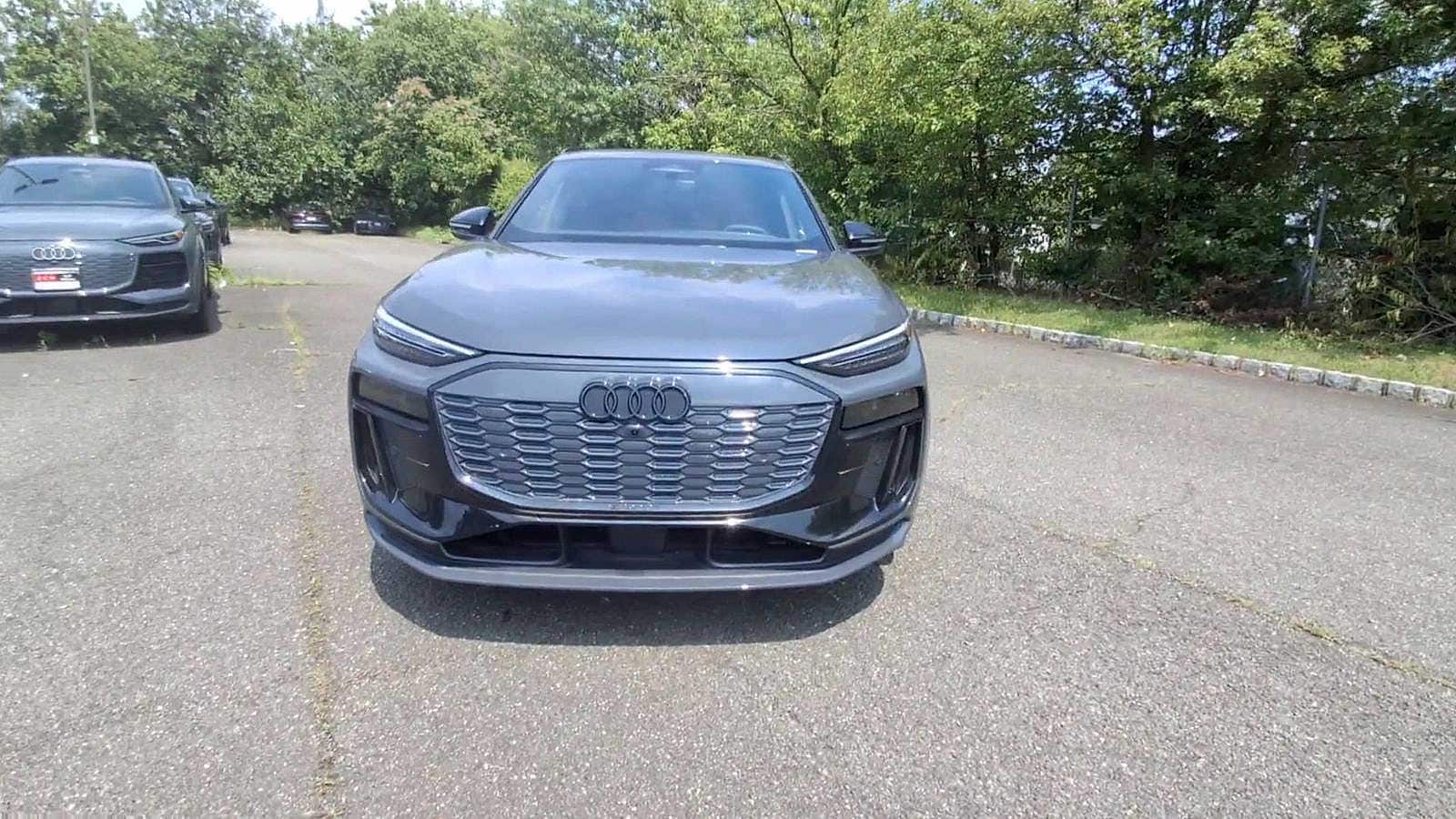 Thumbnail: 2025 Audi SQ6 e-tron - 3