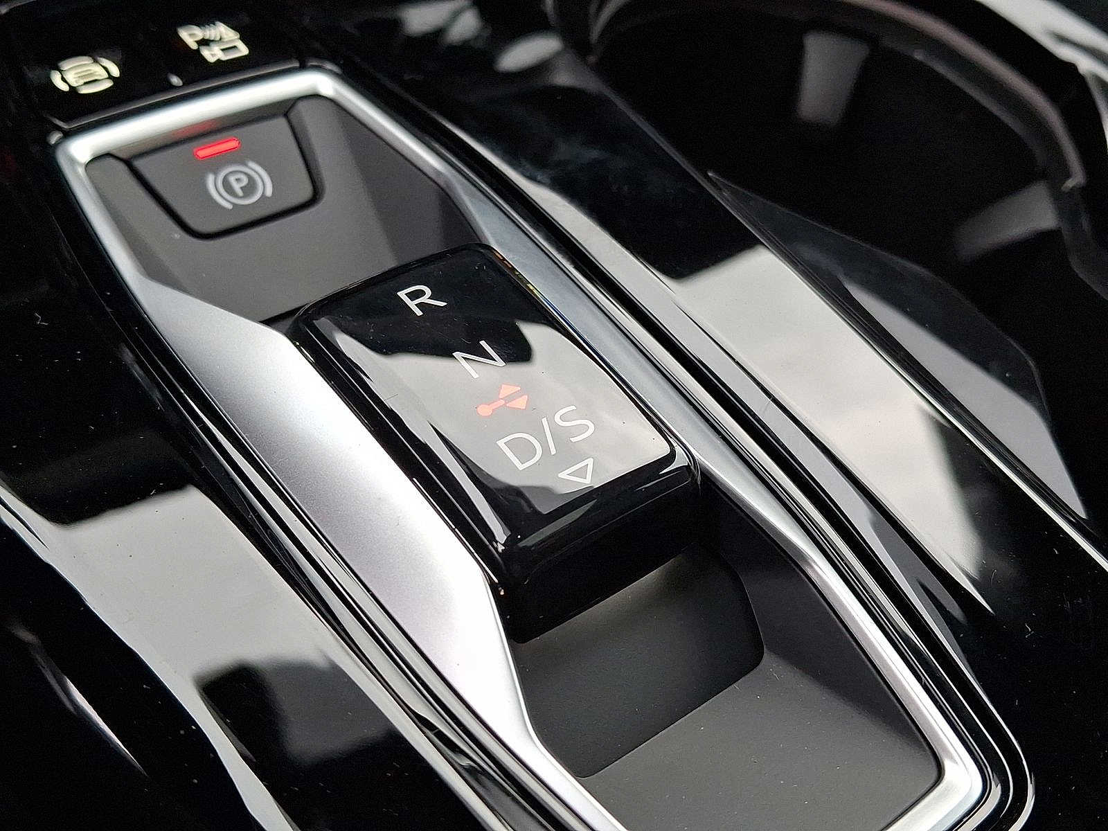 Thumbnail: 2025 Audi SQ5 - 14