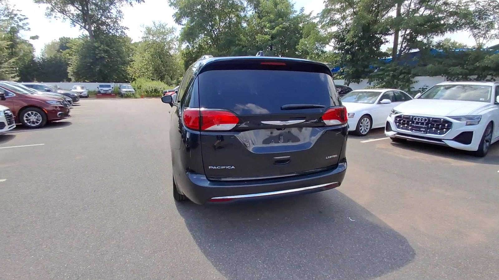 Thumbnail: 2017 Chrysler Pacifica - 7