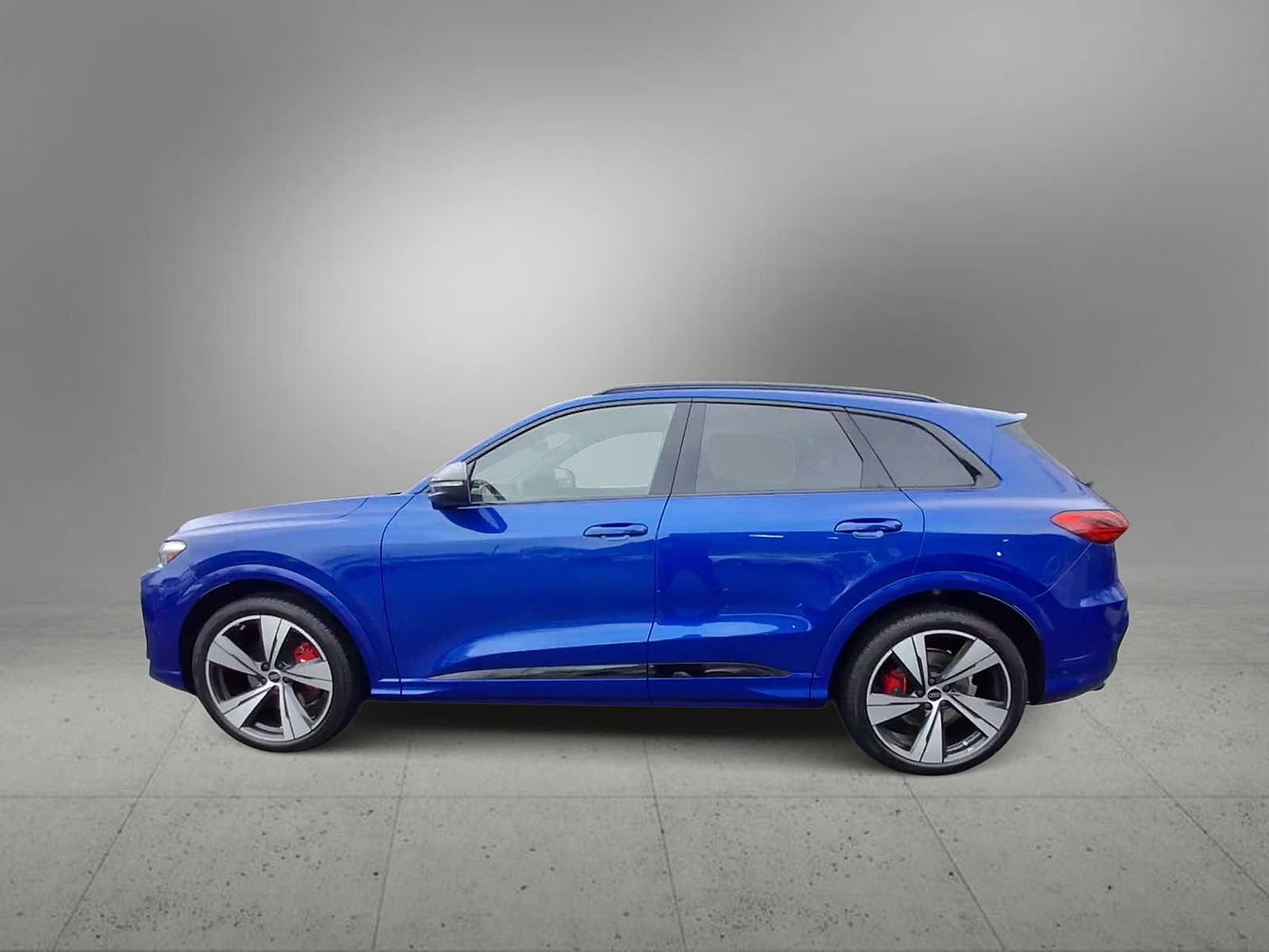 Thumbnail: 2025 Audi SQ5 - 5