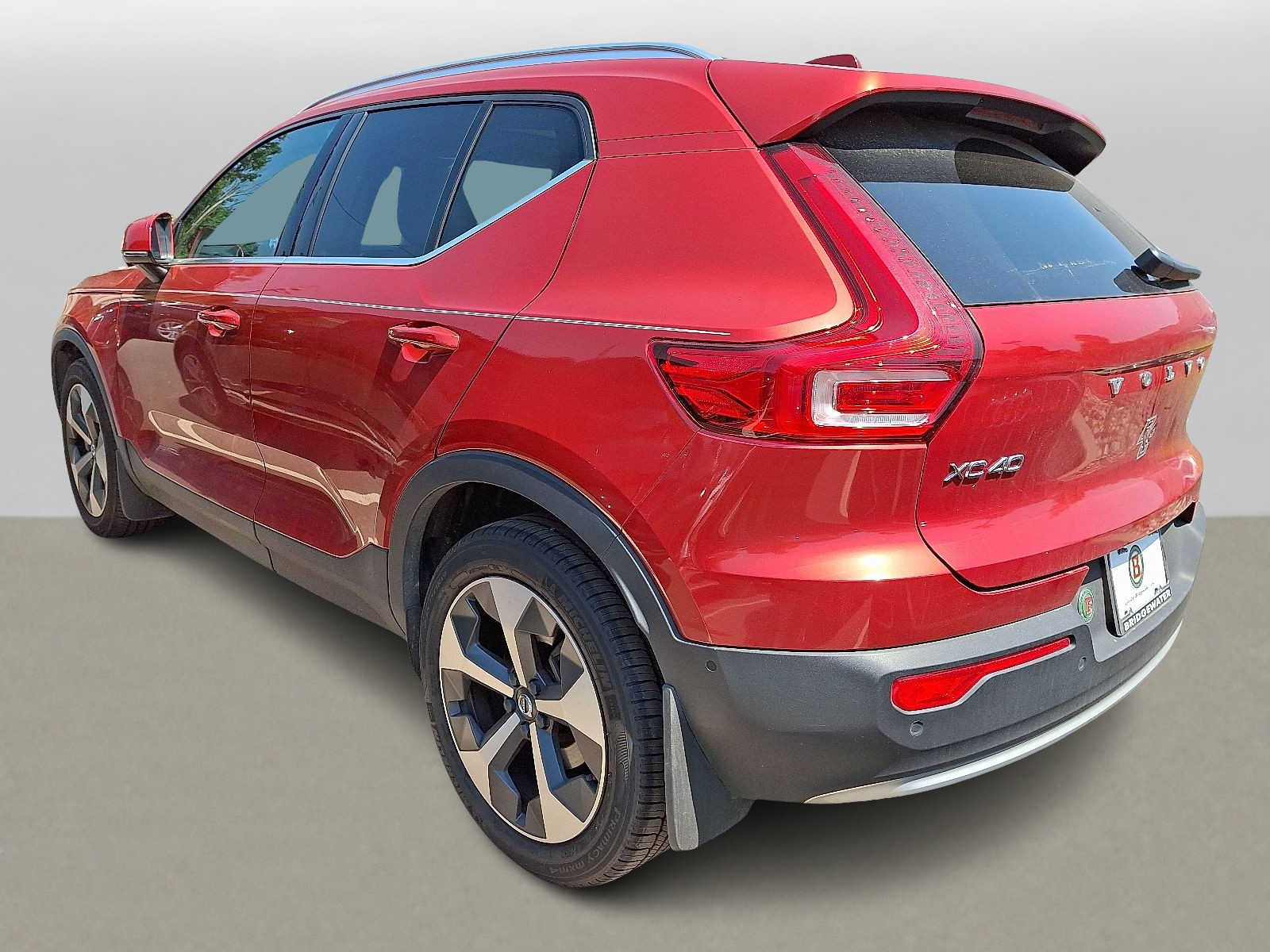 Thumbnail: 2023 Volvo XC40 - 4